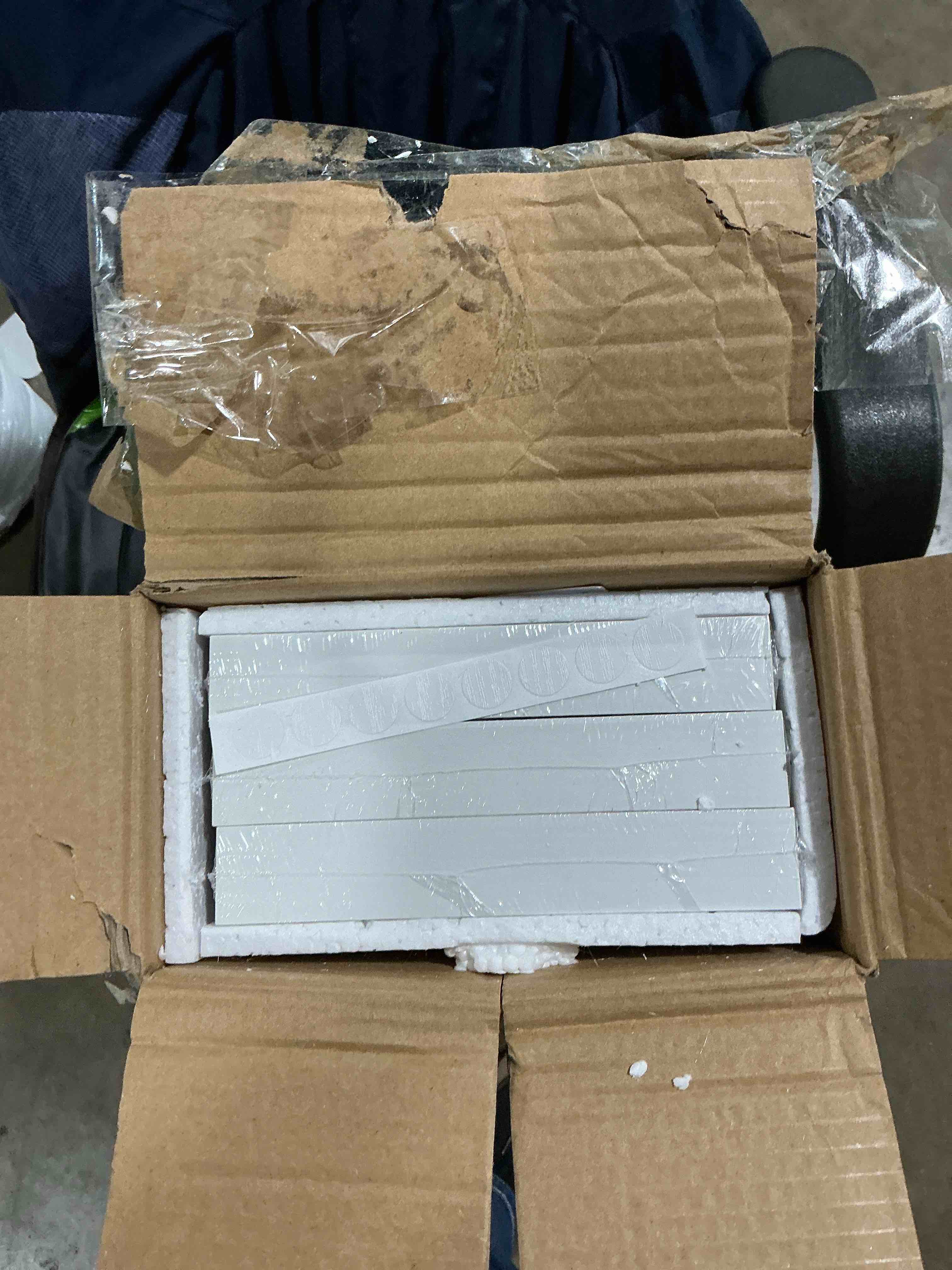 Condition photo showing Good Condition for white floating shelves for wall set of 3, 16" white shelves for home decor, frame display wall mounted floating shelf for living room, bedroom, bathroom, kitchen 16 inch white
