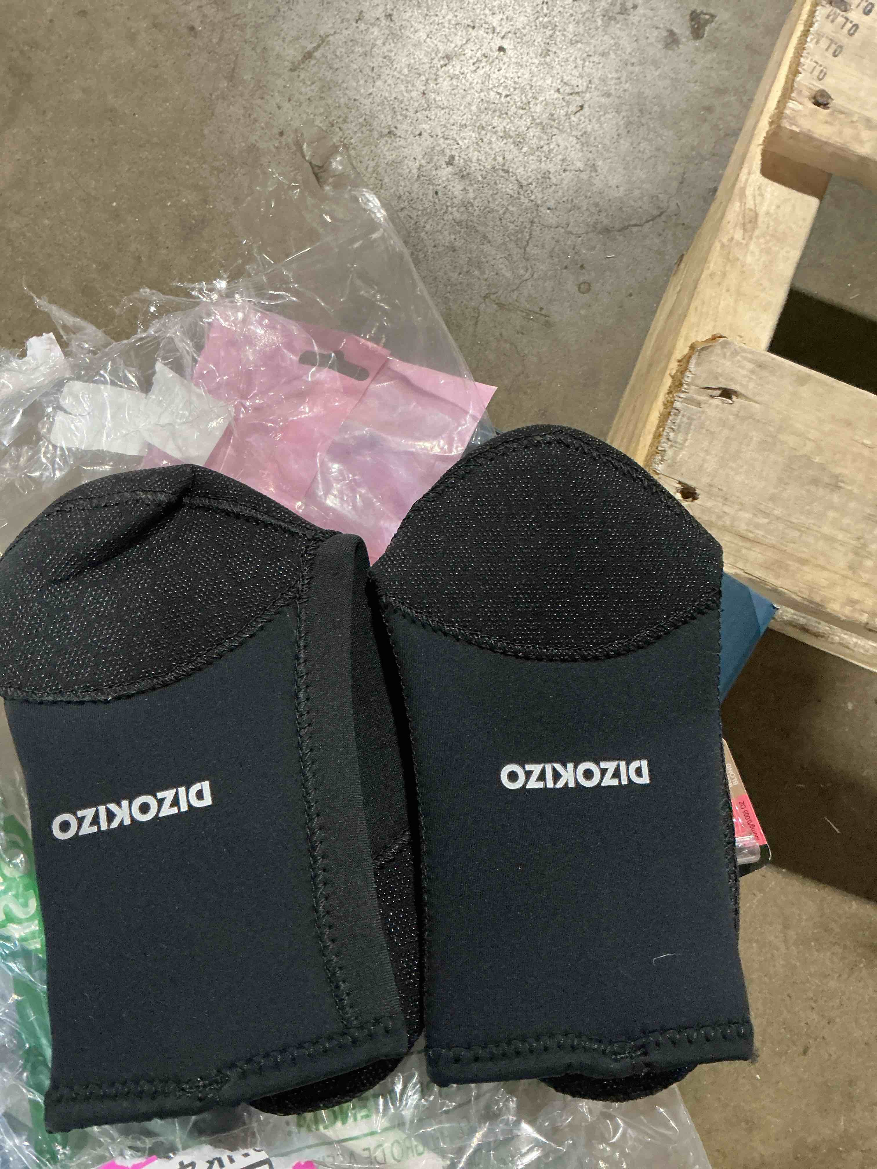 Dizokizo Neoprene Water Socks,3mm Sand Beach Volleyball Water Shoes for Women Men, Thermal Anti-Slip