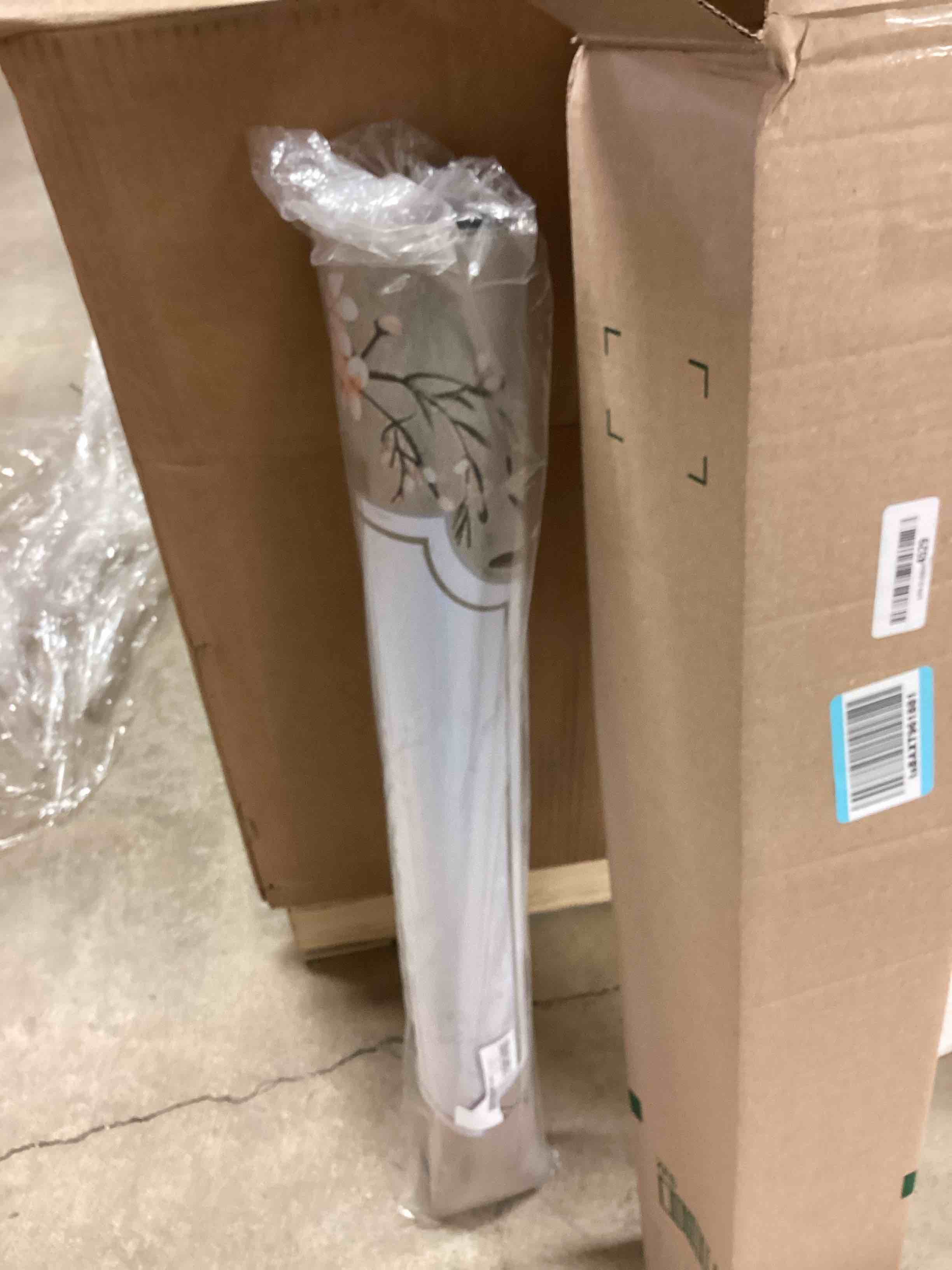 Condition photo showing New/Like New for Vintage Chinoiserie Cherry Blossom Mahjong Mat 31.5 x 31.5 in, Cottagecore Botanical Floral Bird Anti Slip and Noise Reduction Game Table Cover for Mahjong Dominoes Card Board Tile Games