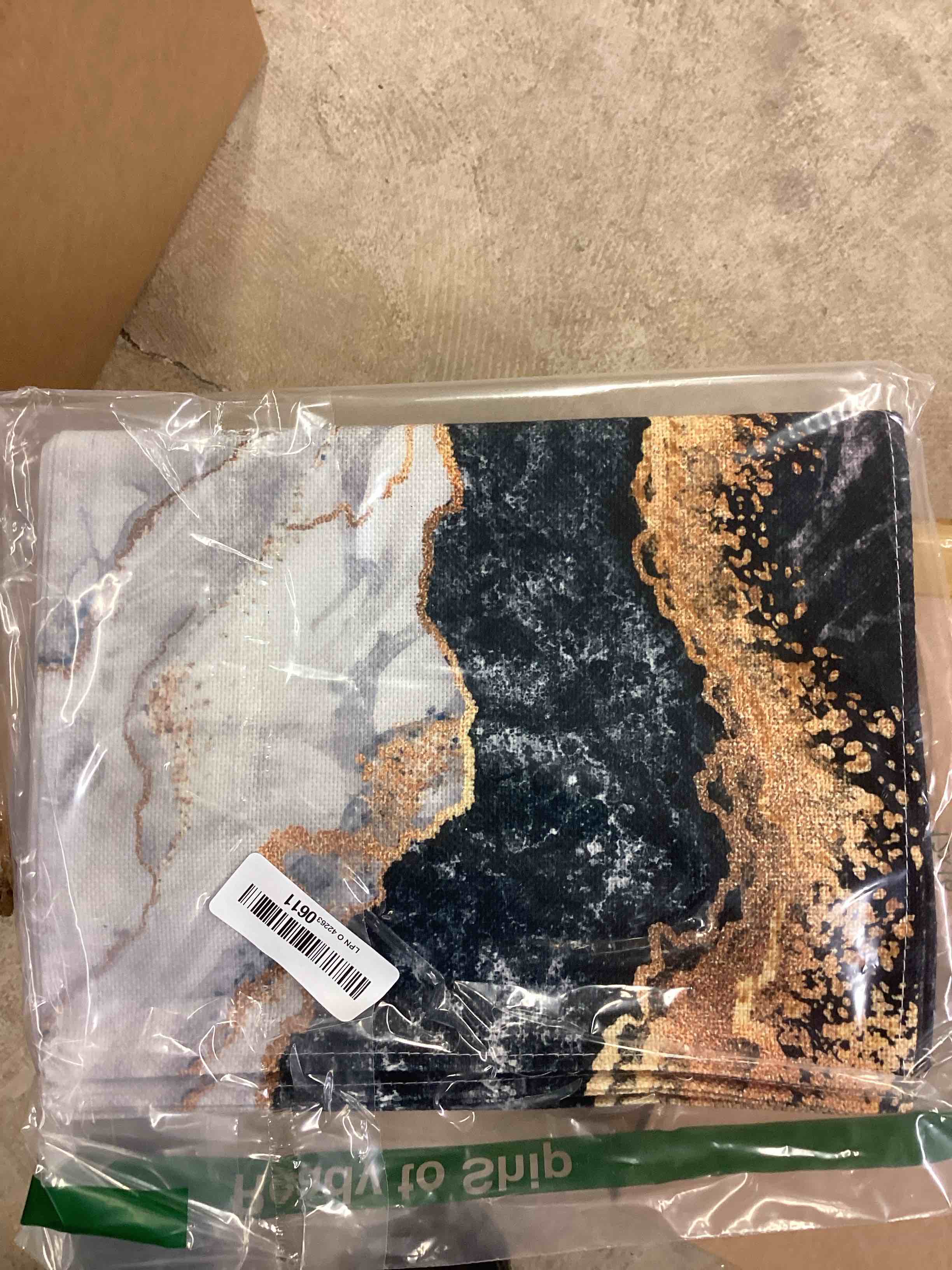 Condition photo showing New/Like New for Black Gold Marble Placemats Set of 6 Washable Table Mats for Kitchen Dining Table,Heat-Resistant Place Mats for Indoor Outdoor Party Holiday Decoration