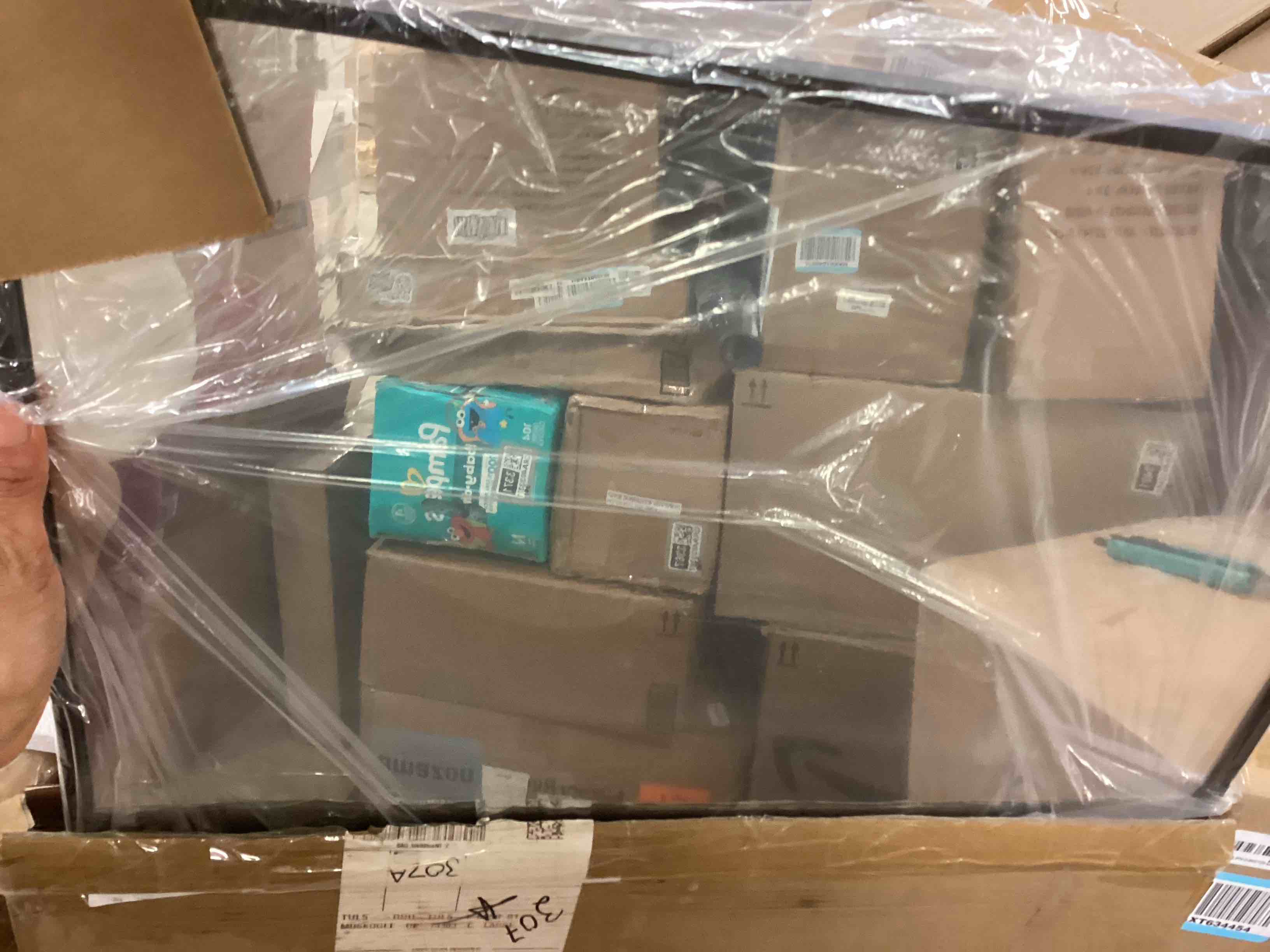 Condition photo showing Good Condition for Delma Bathroom Vanity Mirror, Black Framed Bathroom Mirror for Over Sink, High-Definition Bathroom Mirror, Versatile Bathroom Vanity Mirror, Hangs Horizontally or Vertically(30x20, Black) Rect Black 30"L x 20"W