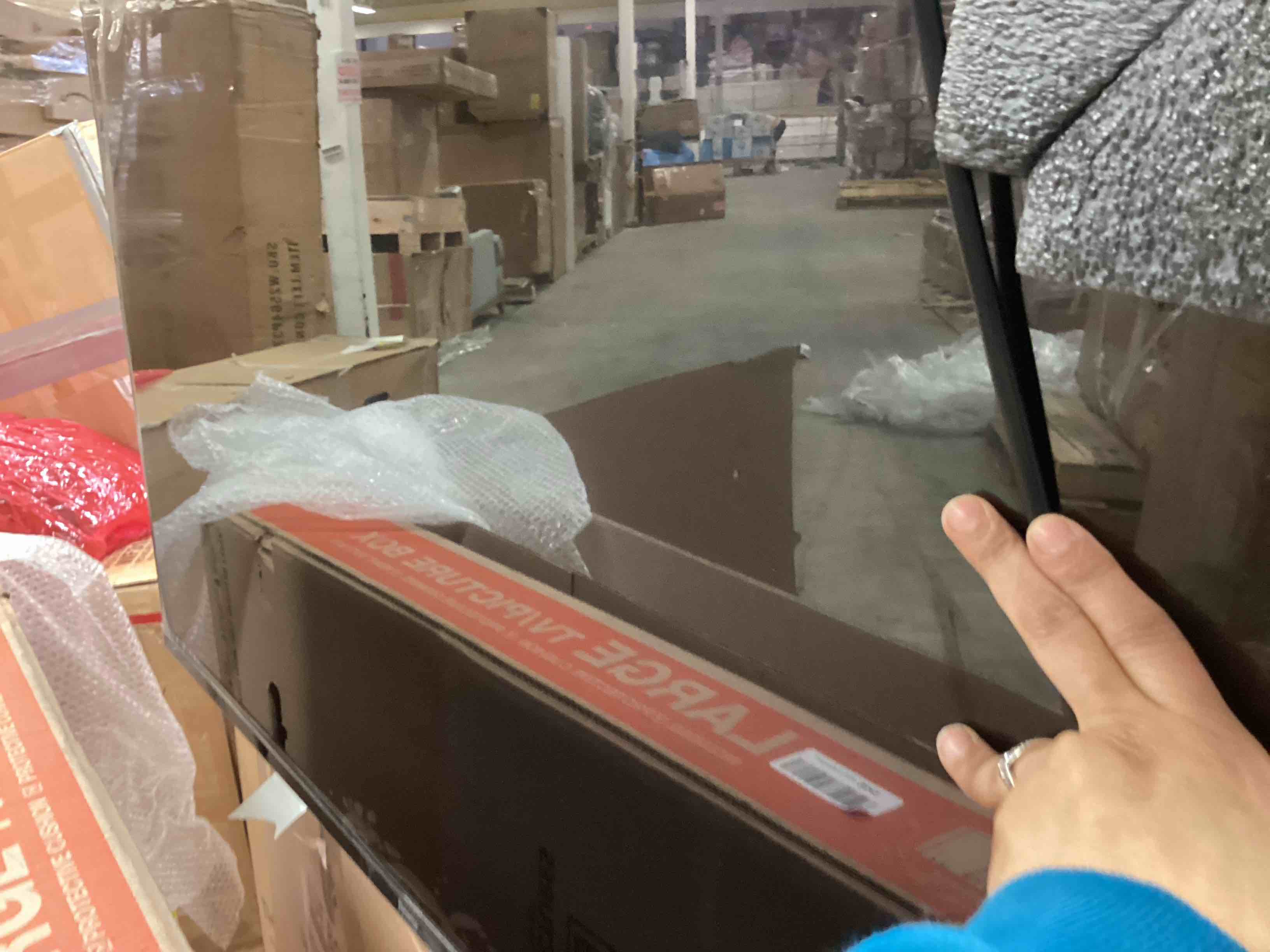 Condition photo showing As Is for Roku Smart TV 2025 – 43-Inch Select Series, 4K HDR TV – RokuTV with Enhanced Voice Remote – Flat Screen LED Television with Wi-Fi for Streaming Live Local News, Sports, Family Entertainment TV only 43"