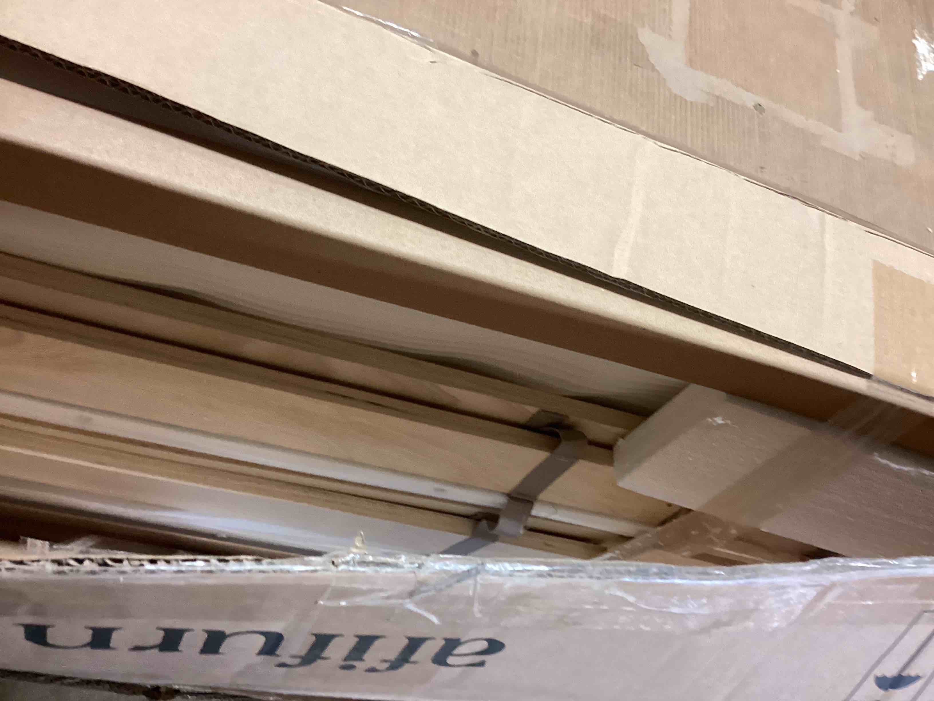 Condition photo showing Good Condition for AFI, Nantucket Wood Daybed, Twin, White (incomplete box 1 only) 