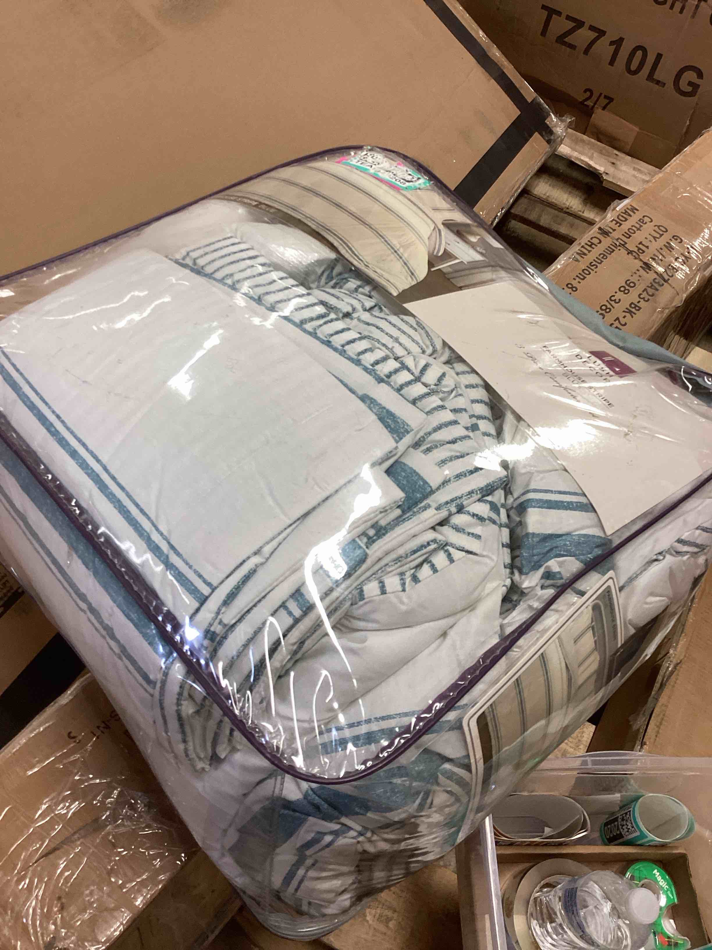 Condition photo showing As Is for Farmhouse Stripe Reversible Cotton Quilt Set King 