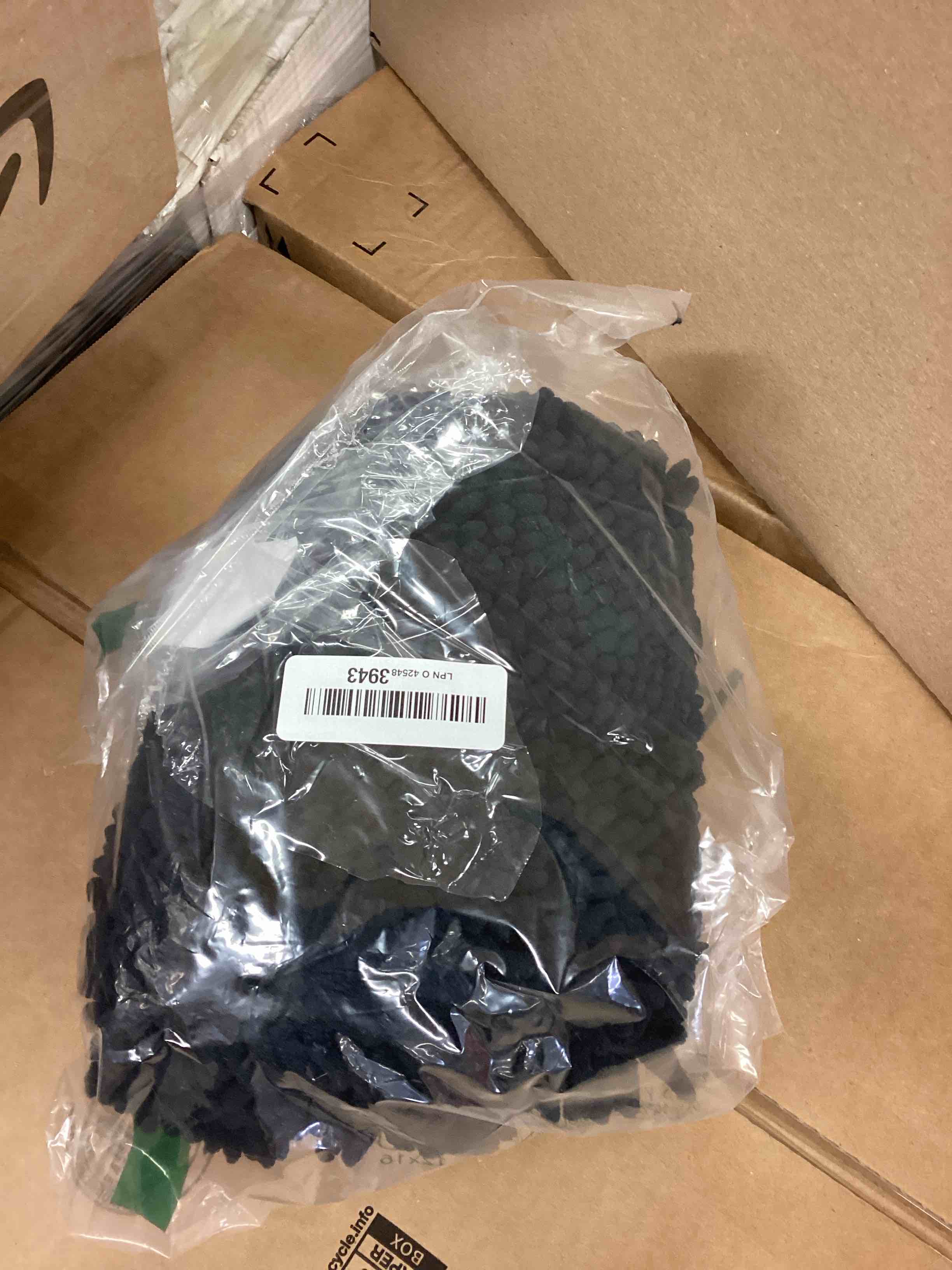 Condition photo showing New/Like New for Smiry Luxury Chenille Bathroom Rugs 24x16, Extra Soft and Absorbent Shaggy Bath Mat, Machine Washable, Non-Slip Plush Carpet Runner for Tub, Shower, and Floor, Home Decor Accessories, Black 24'' x 16'' Black 1psc