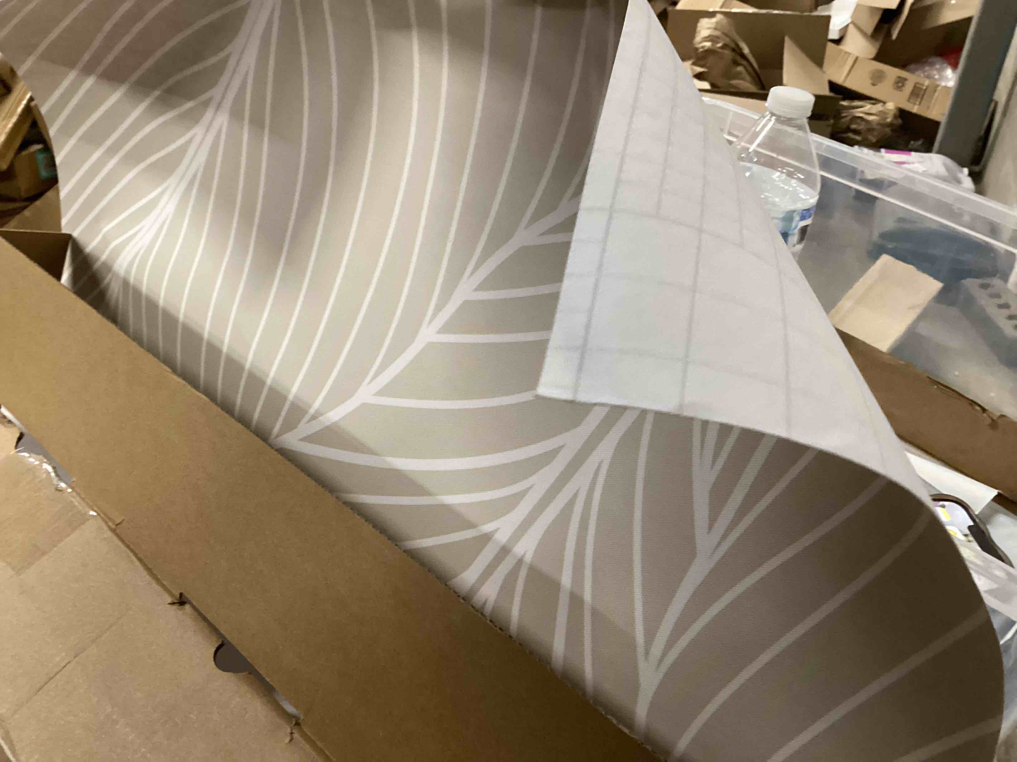 Condition photo showing Good Condition for Minimalistic Leaves Wallpaper | Removable Self Adhesive Floral Wallpaper | Scandinavian Peel and Stick Wallpaper (1 roll 24" W x 144" H)