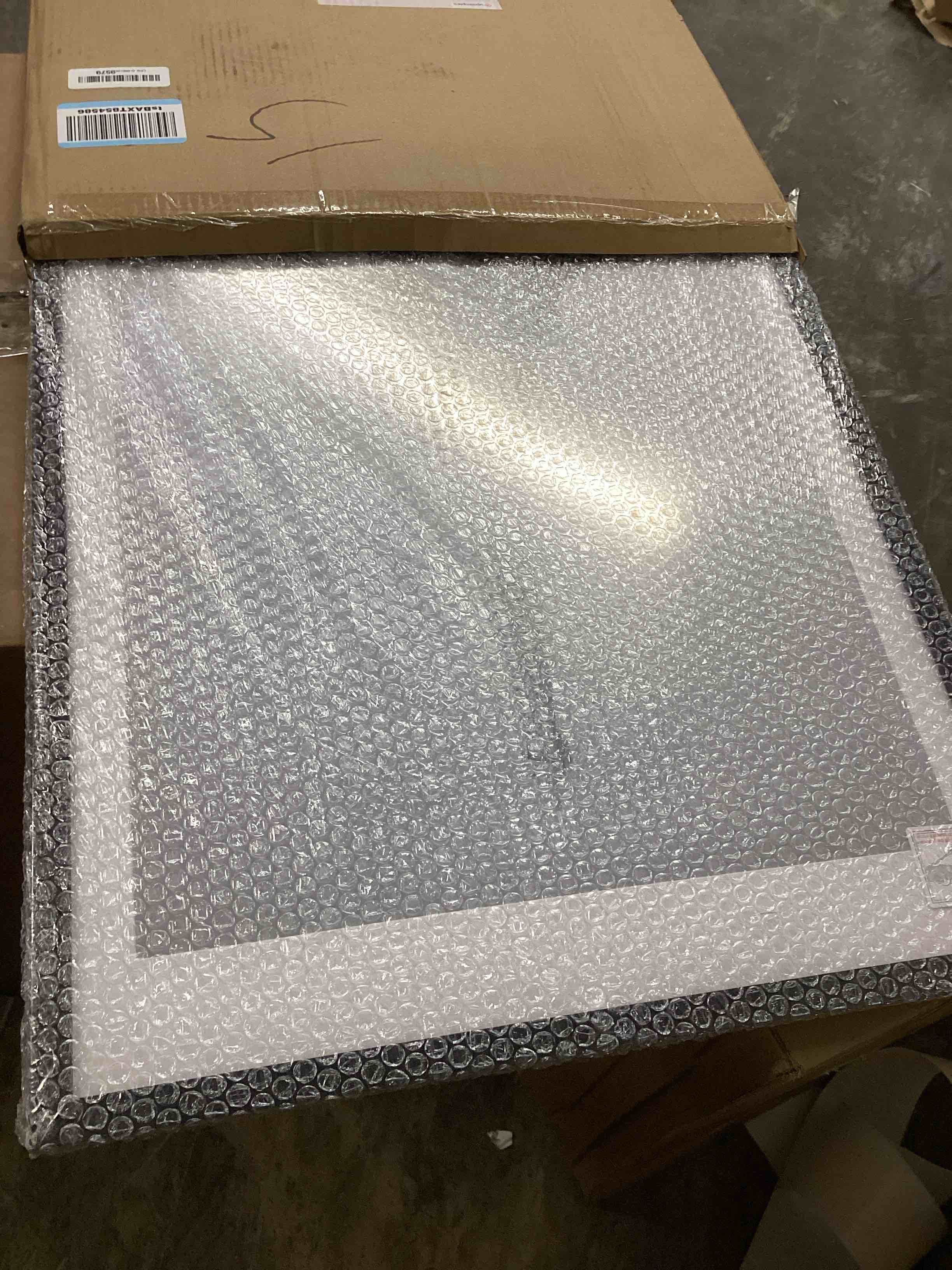 Condition photo showing Good Condition for upsimples 18x24 Picture Frame, Display Pictures 16x20 with Mat or 18 x 24 Without, Wall Hanging Poster Frames, Black, 1 Pack