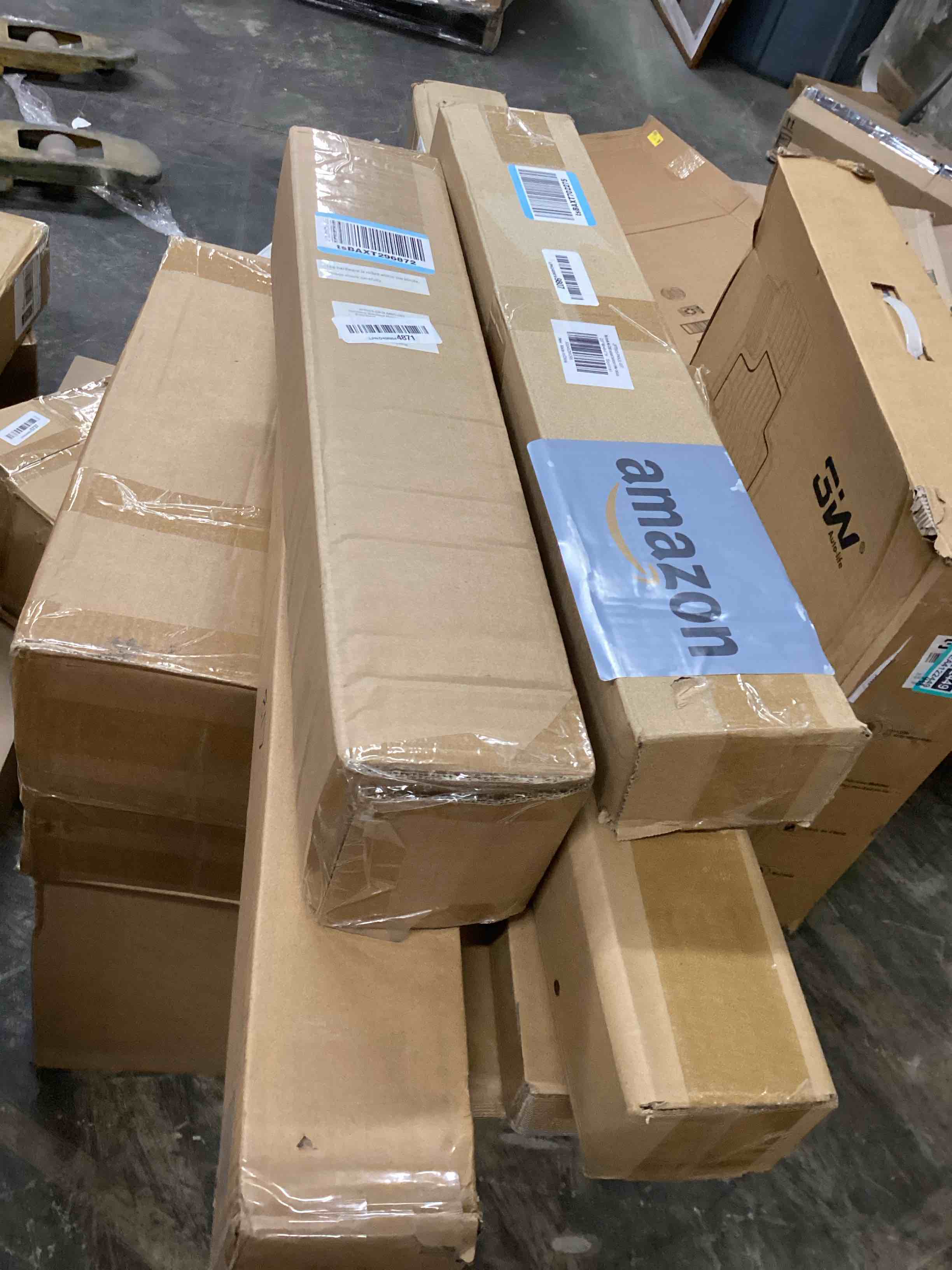 Condition photo showing Good Condition for Assorted Lot of Window Blinds (Standard, Cordless, Faux Wood, Roller Shades, etc.)