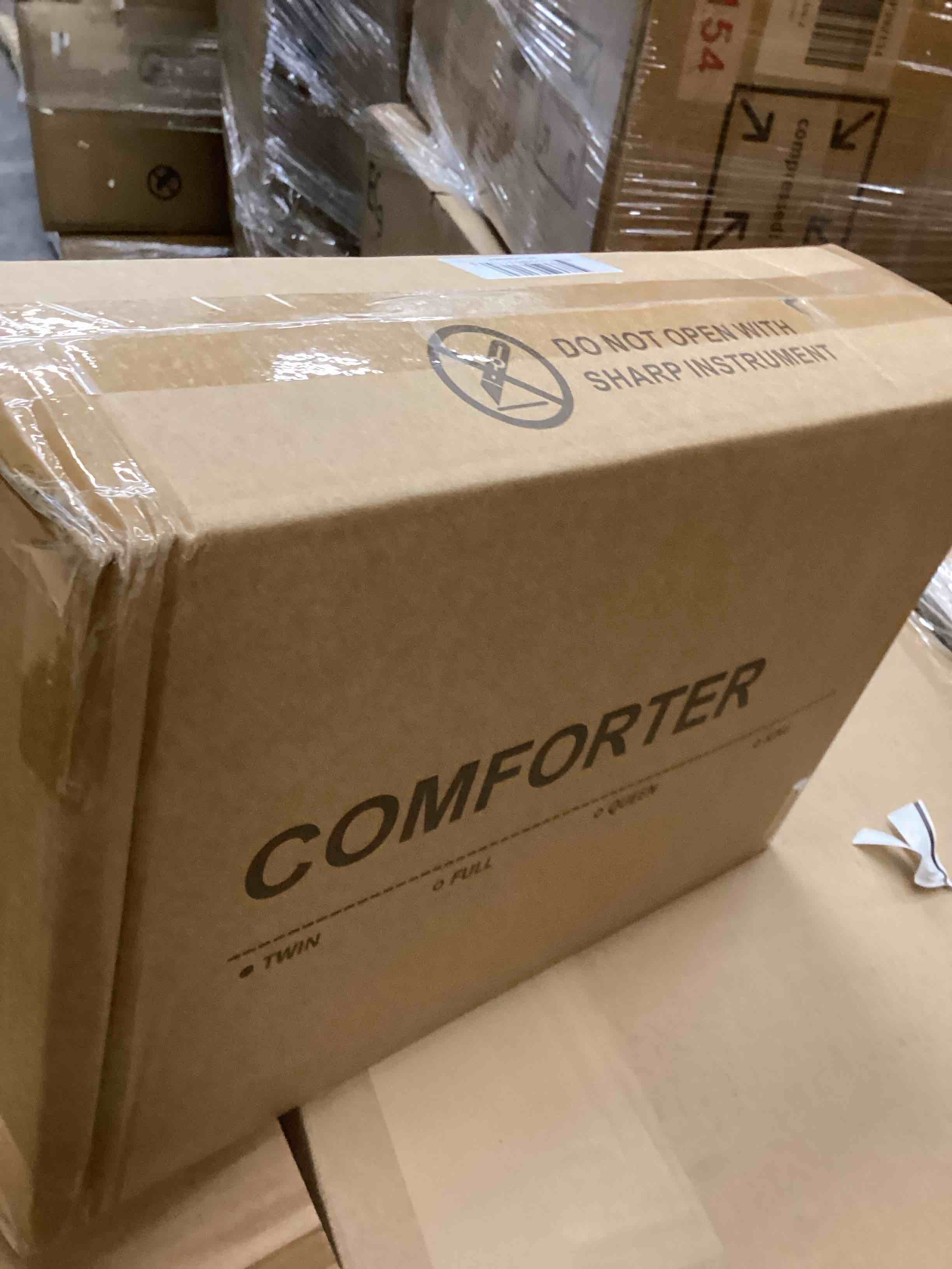 Condition photo showing New/Like New for White DownAlternative Comforter with 100% Cotton Cover Twin 