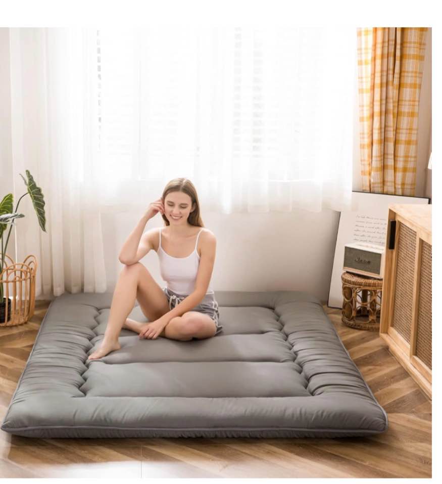 MAXYOYO Japanese Floor Mattress Futon Mattress, 4" Thicken Tatami Mat Sleeping Pad Foldable Roll Up Mat Boys Girls Dormitory Pad Kids Floor Lounger Pillow Bed, Charcoal Grey, Queen Size