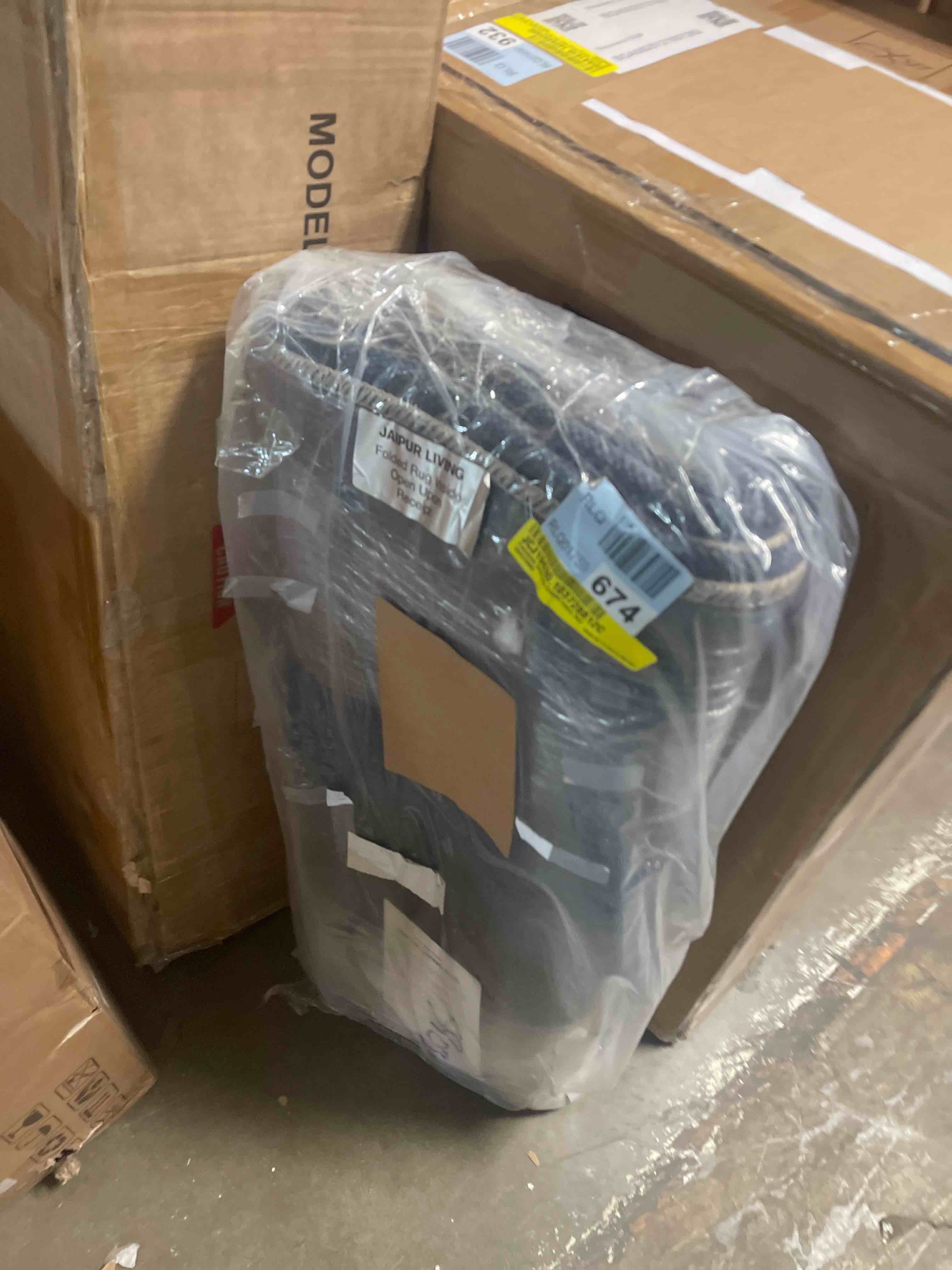 Condition photo showing New/Like New for Washable Oriental Indoor Rug