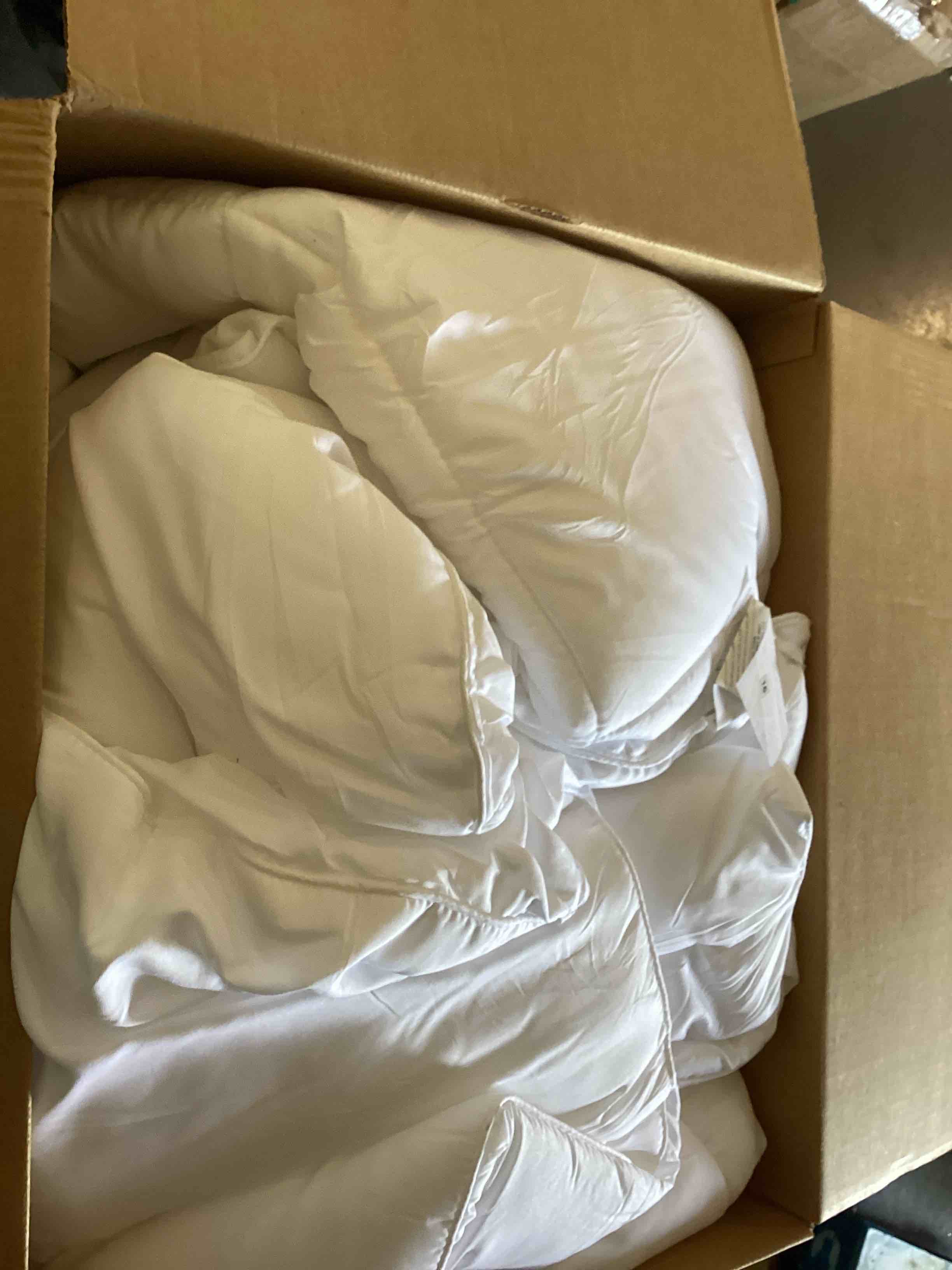 Condition photo showing As Is for bedsure duvet cover twin/twin xl size - only includes 1 duvet cover (68"x90"), hotel luxury soft double brushed all season bedding for kids & adults, white (no comforter, no pillow shams)