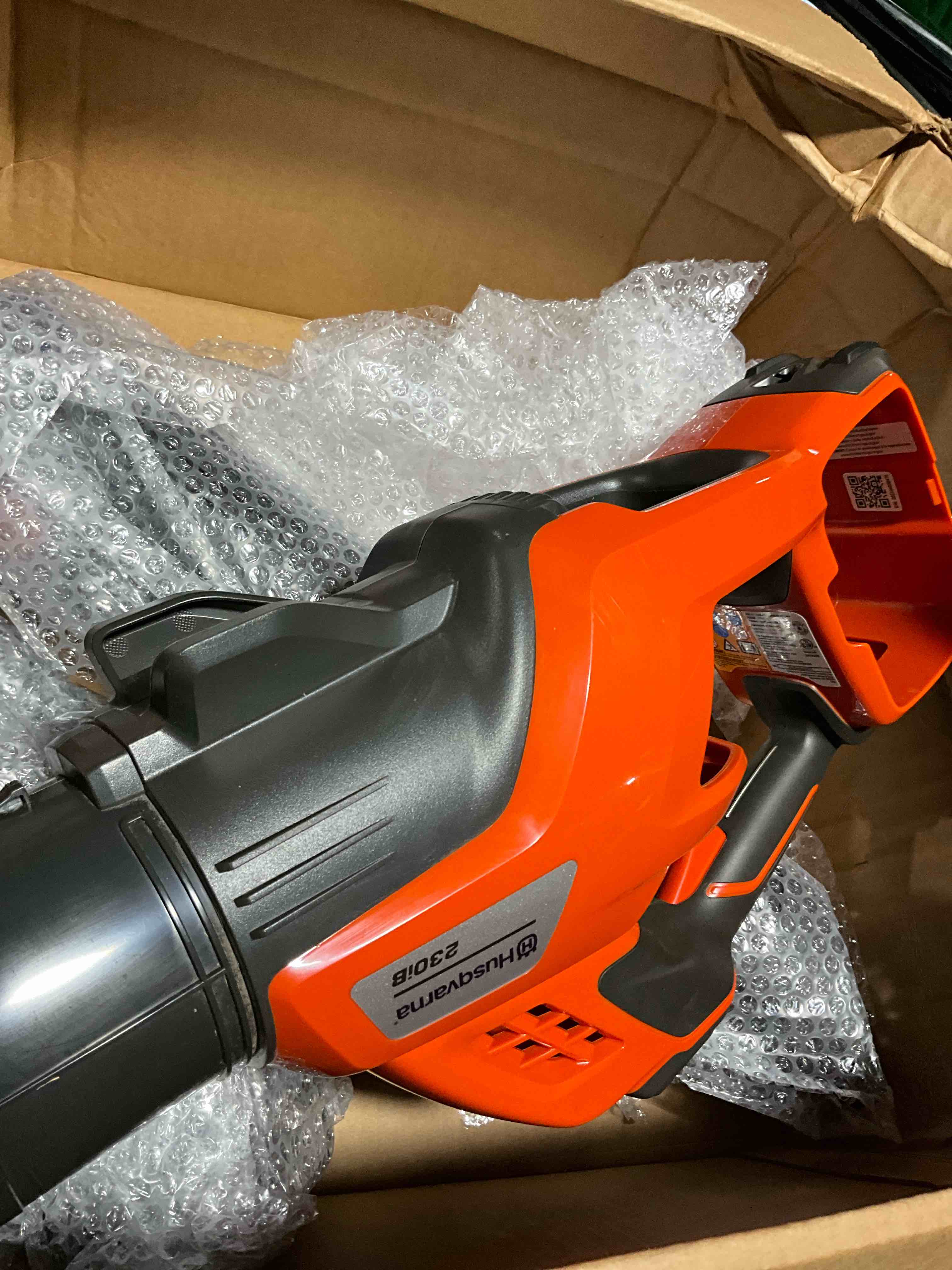 Condition photo showing Good Condition for Husqvarna Leaf Blaster 350iB Battery Powered Cordless Leaf Blower, 200-MPH 800-CFM Battery Leaf Blower with Brushless Motor and Quiet Operation, 40V Lithium-Ion Battery and Charger Included