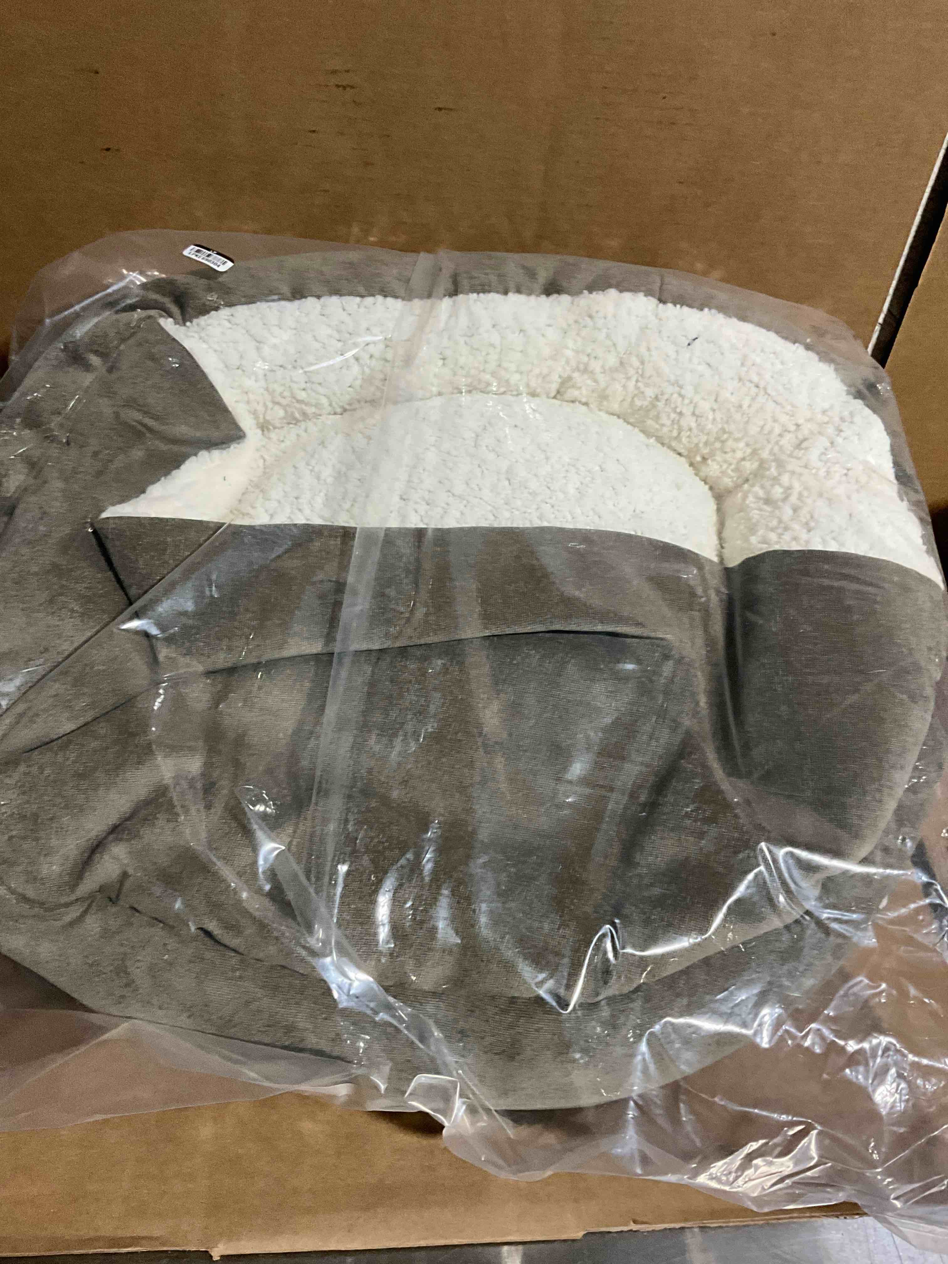 Condition photo showing Good Condition for Majestic Pet Villa Vintage Canopy Bed