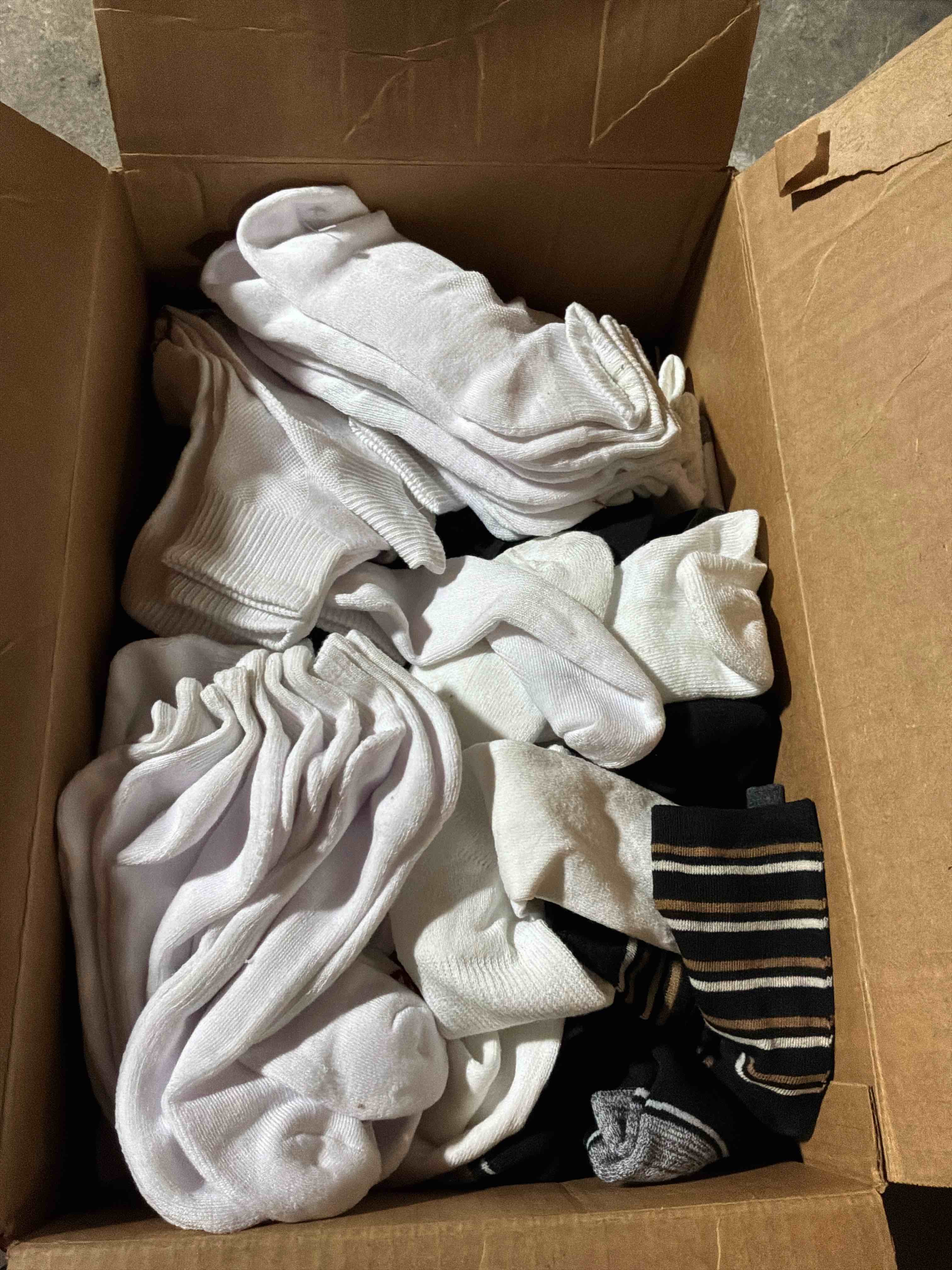 box lot of miscellaneous items 