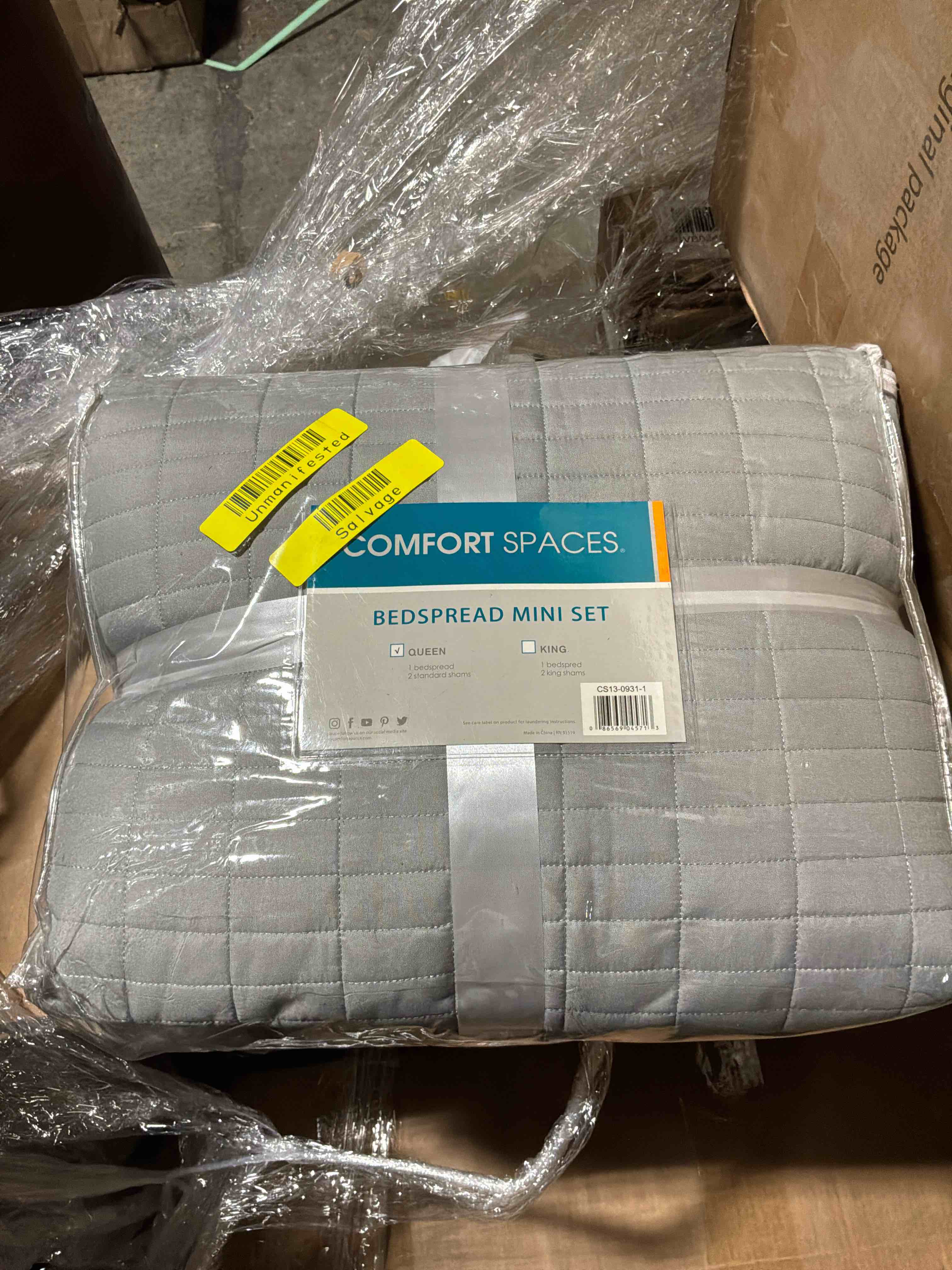 Condition photo showing New/Like New for comfort spaces kienna 3-piece oversized queen quilt set  all season bedding set with 2 pillow shams  solid print  light gray
