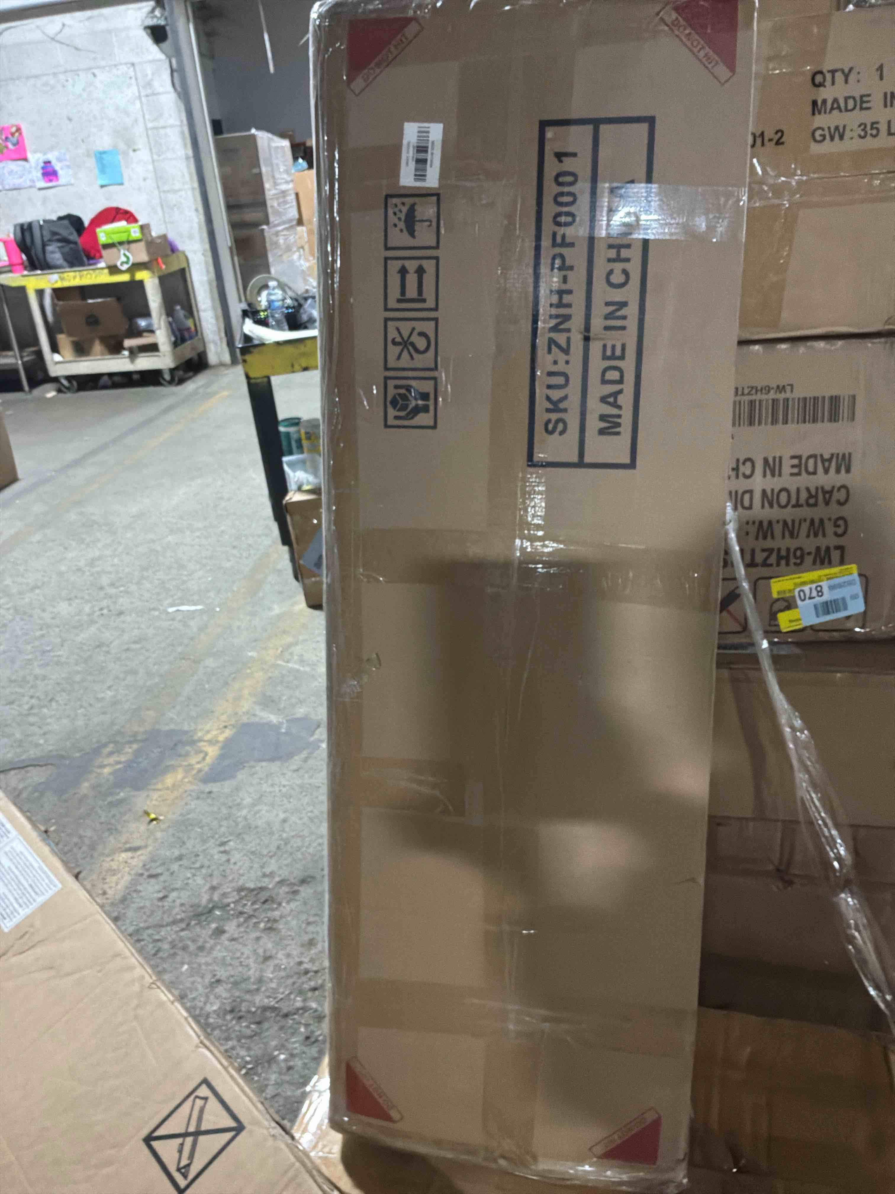 Condition photo showing New/Like New for set of 3 72"h hdpe freestanding outdoor privacy fence screen decorative outdoor divider for patio garden pool