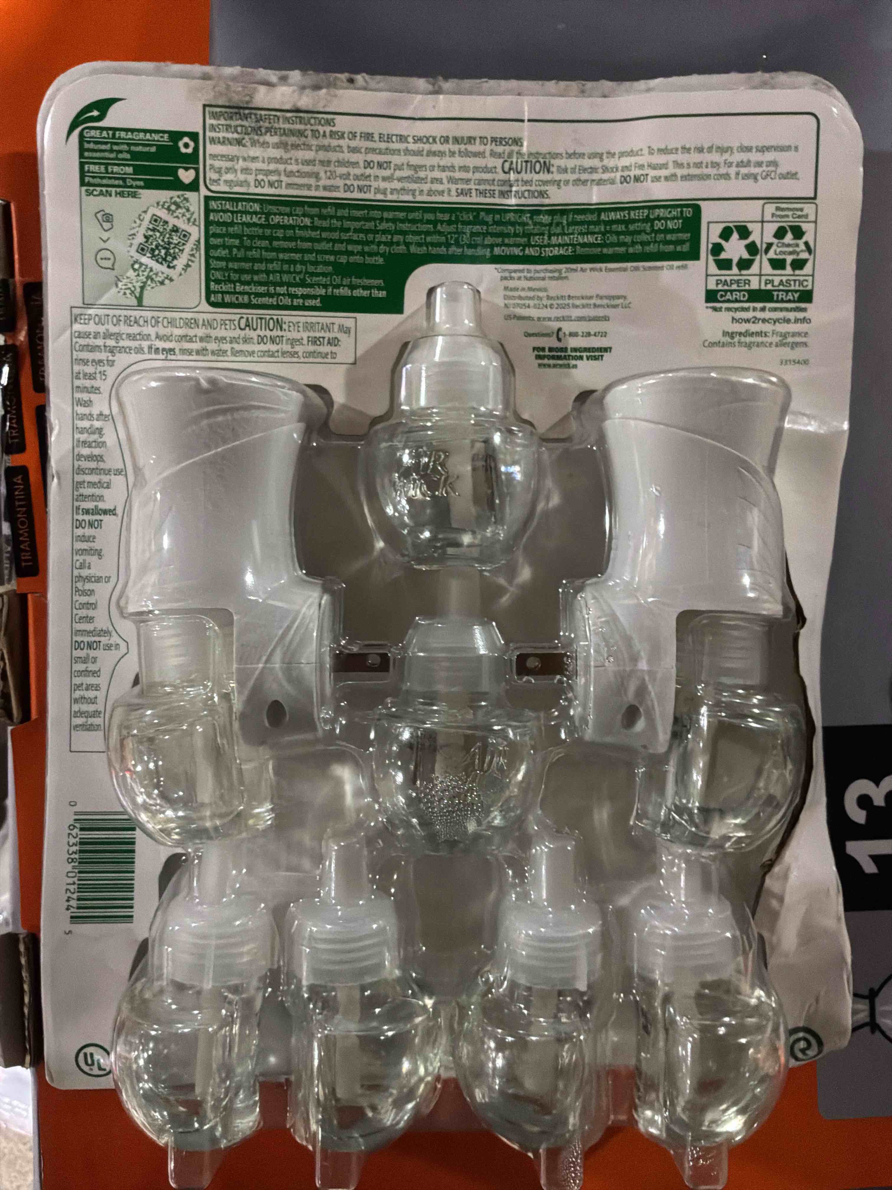 Condition photo showing Good Condition for air wick plug in scented oil kit  fresh linen  2 warmers + 8 refills