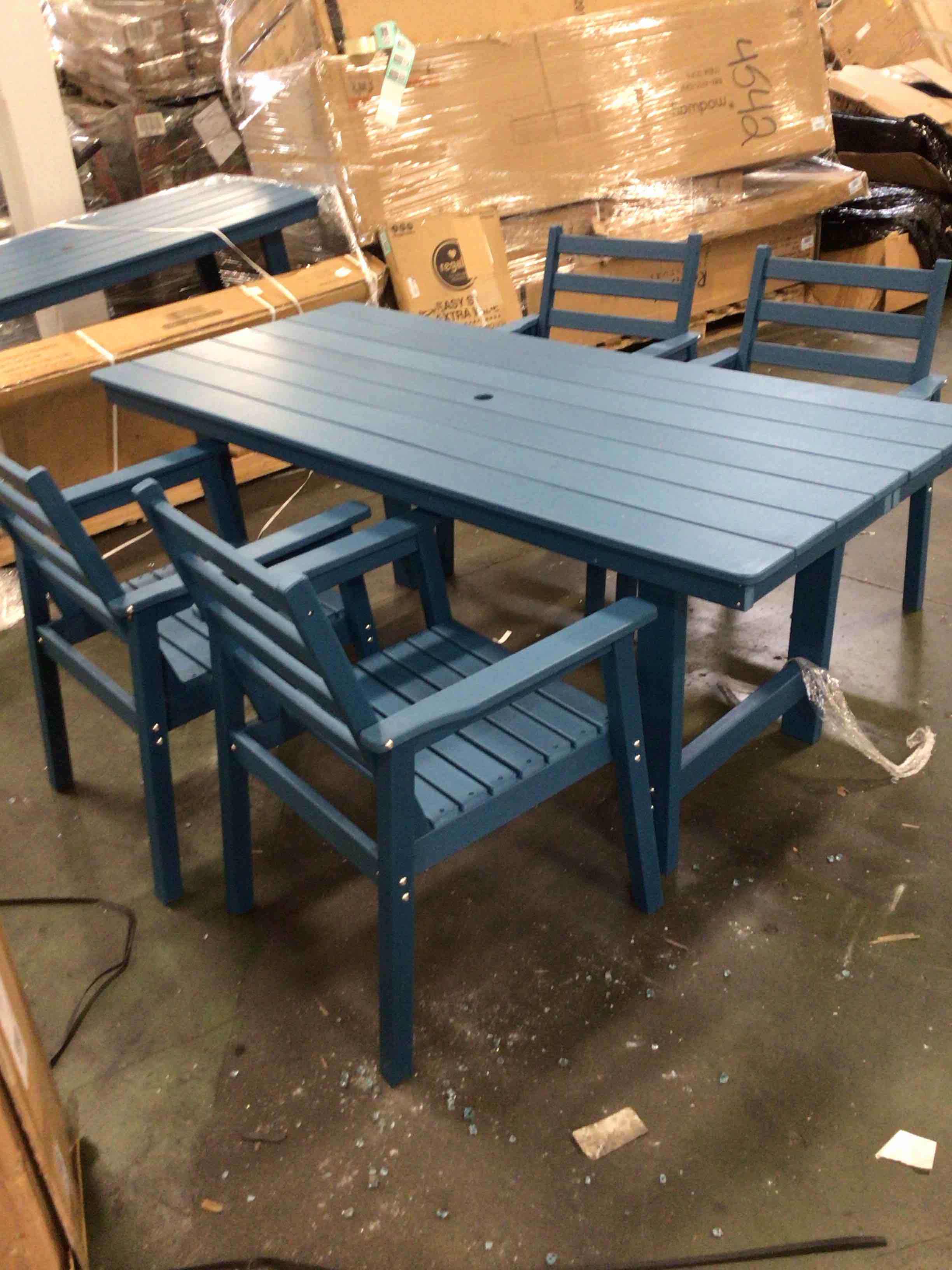 Condition photo showing New/Like New for grange 5-piece outdoor dining set