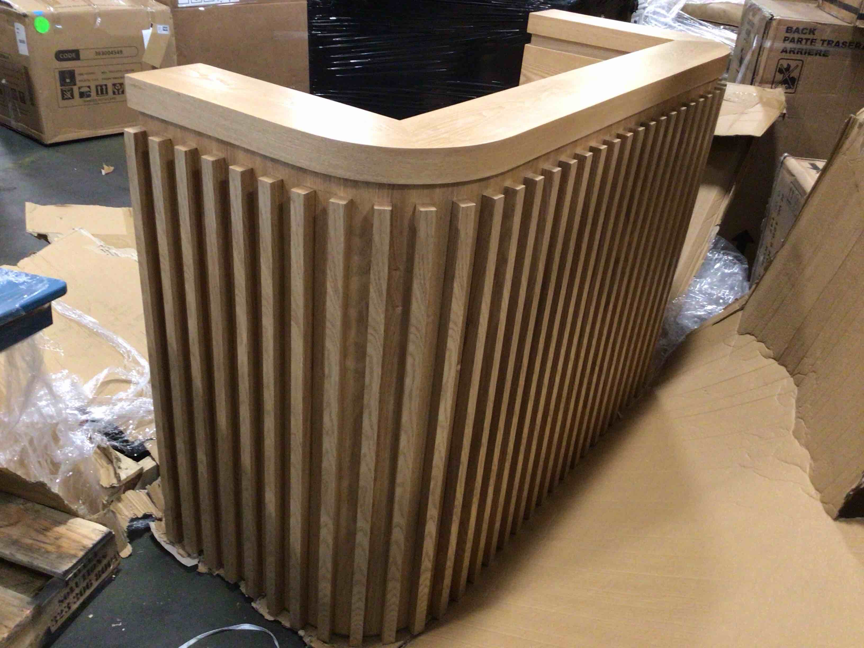 Condition photo showing Good Condition for wooden counter bar