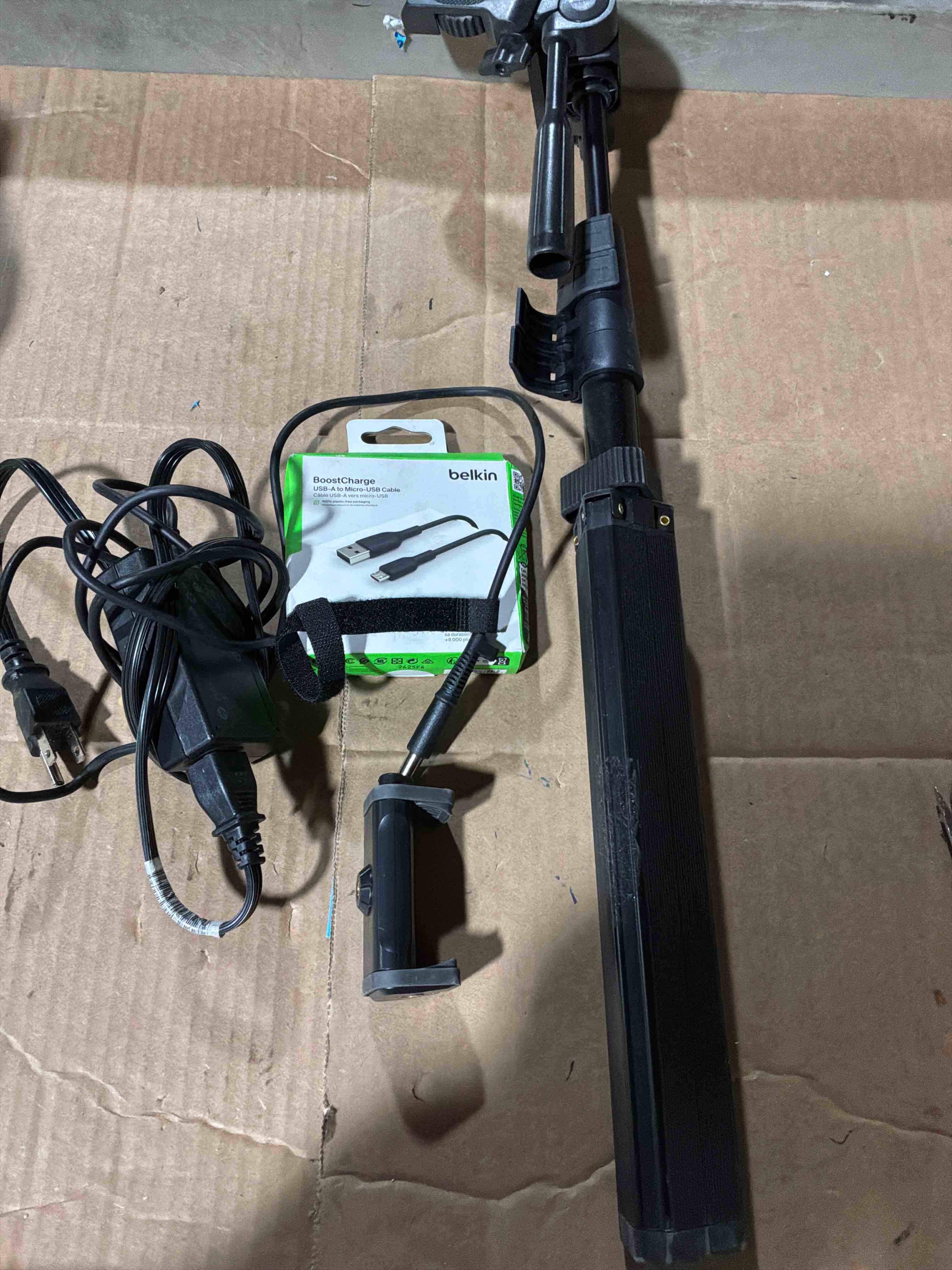 Condition photo showing Good Condition for Variety of electronic items 