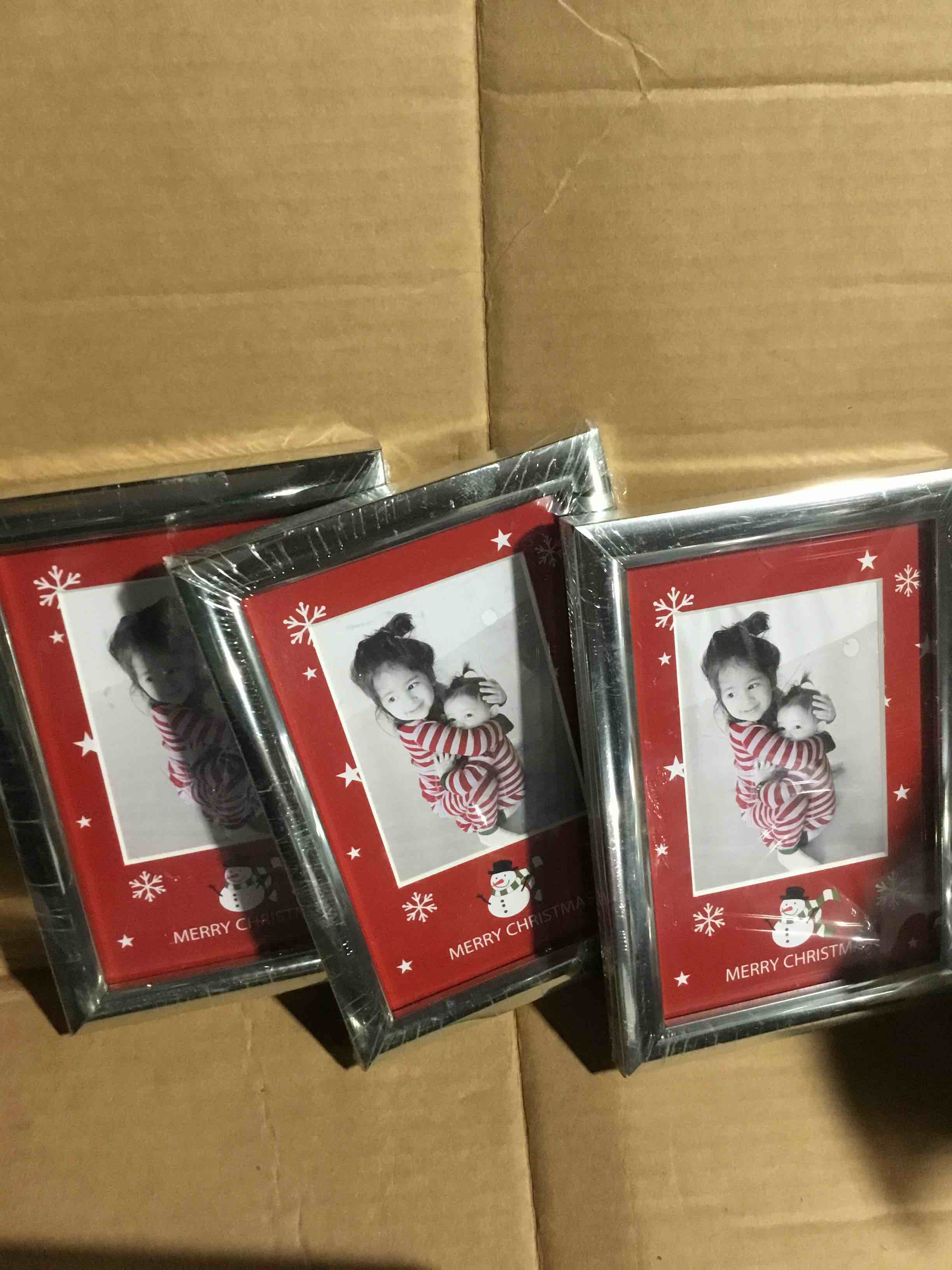 Condition photo showing New/Like New for Pack of 4 Frame Merry Christmas Elsa 