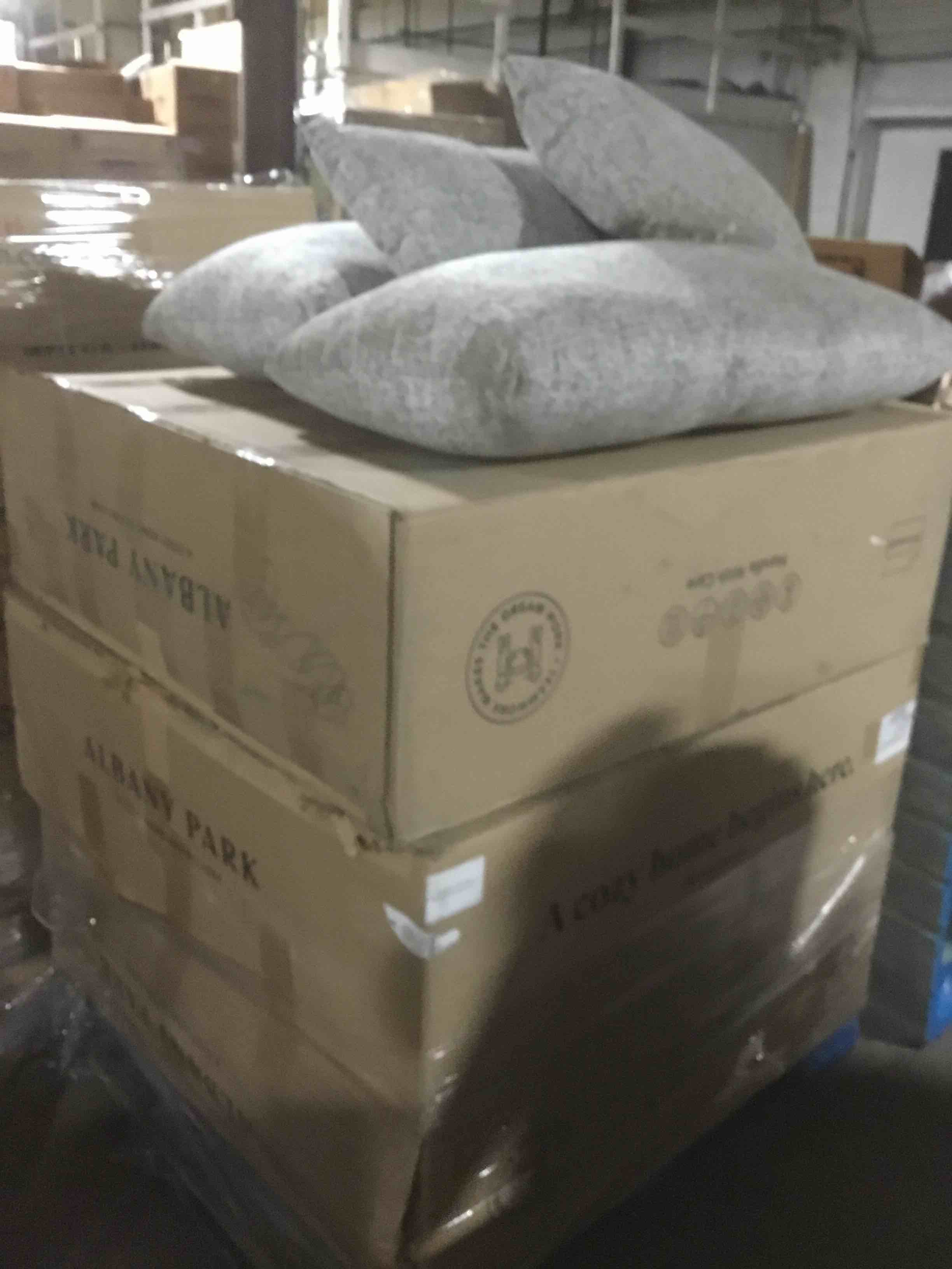 Condition photo showing New/Like New for Palet Lot Of 3 Albany Park Lido Sofá 75 ( Incomplete) 