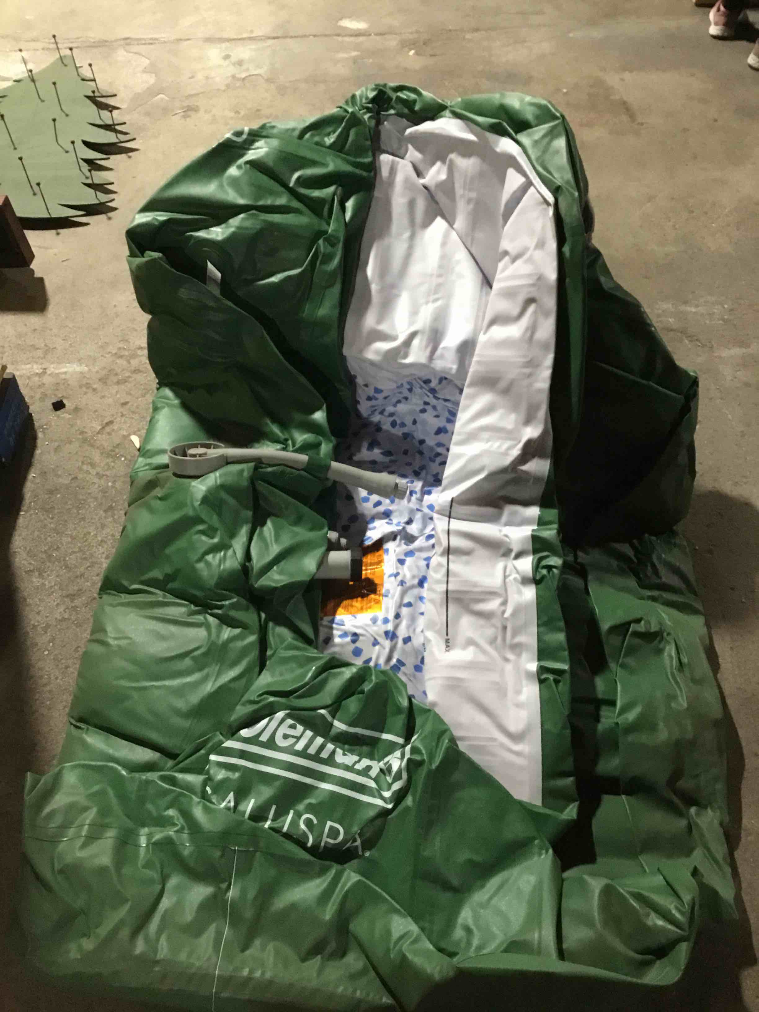 Condition photo showing Good Condition for Coleman Palm Springs EnergySense AirJet Inflatable Hot Tub Spa (77" x 28") | Portable Hot Tub with 2 Covers (1 Energy-Efficient Thermal Cover and 1 Standard Cover) | Fits Up to 4-6 Persons | Green