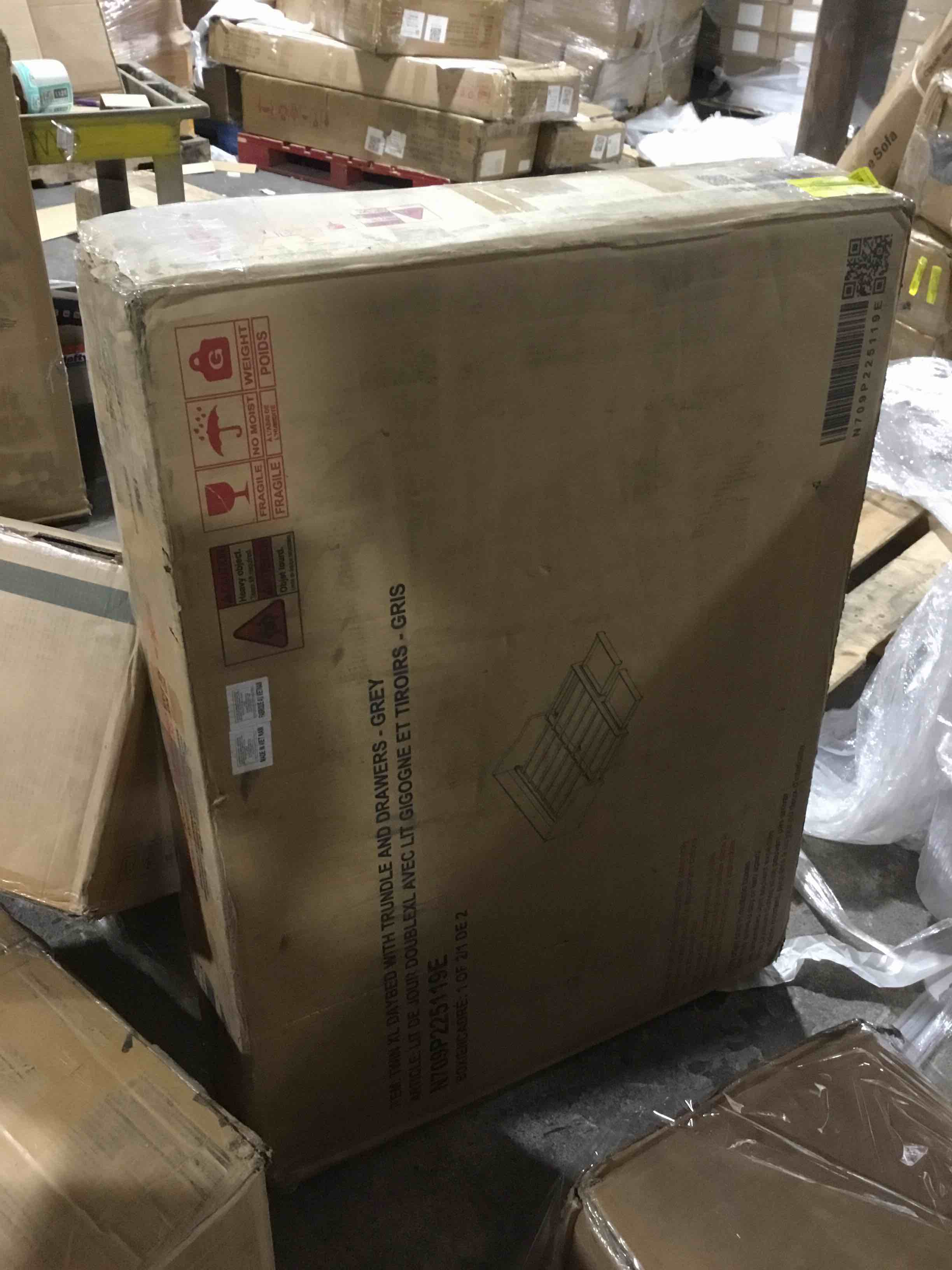 Condition photo showing New/Like New for Upholstered Daybed With Trundle