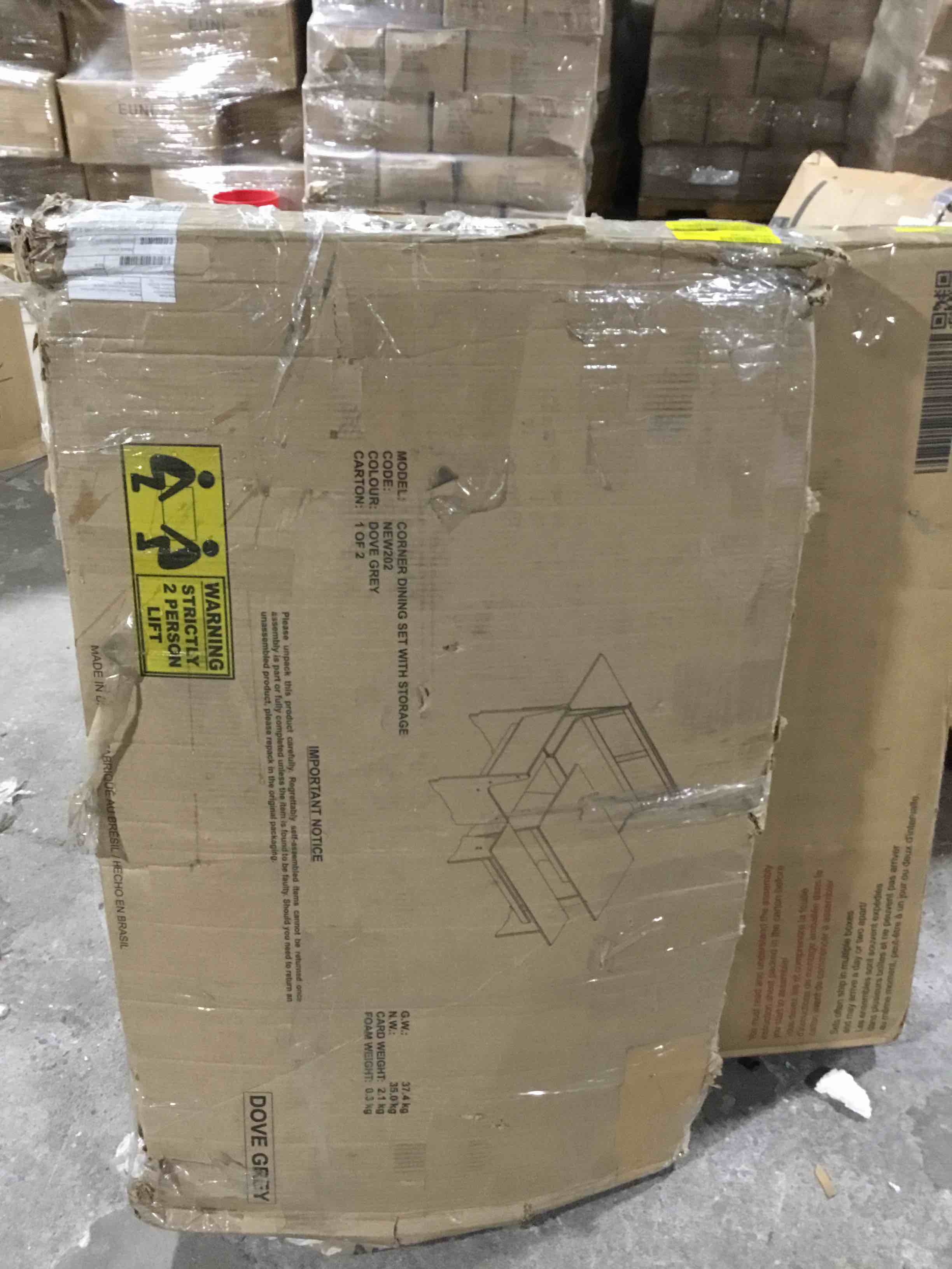 Condition photo showing Good Condition for Lief 5 Person Corner Breakfast Nook