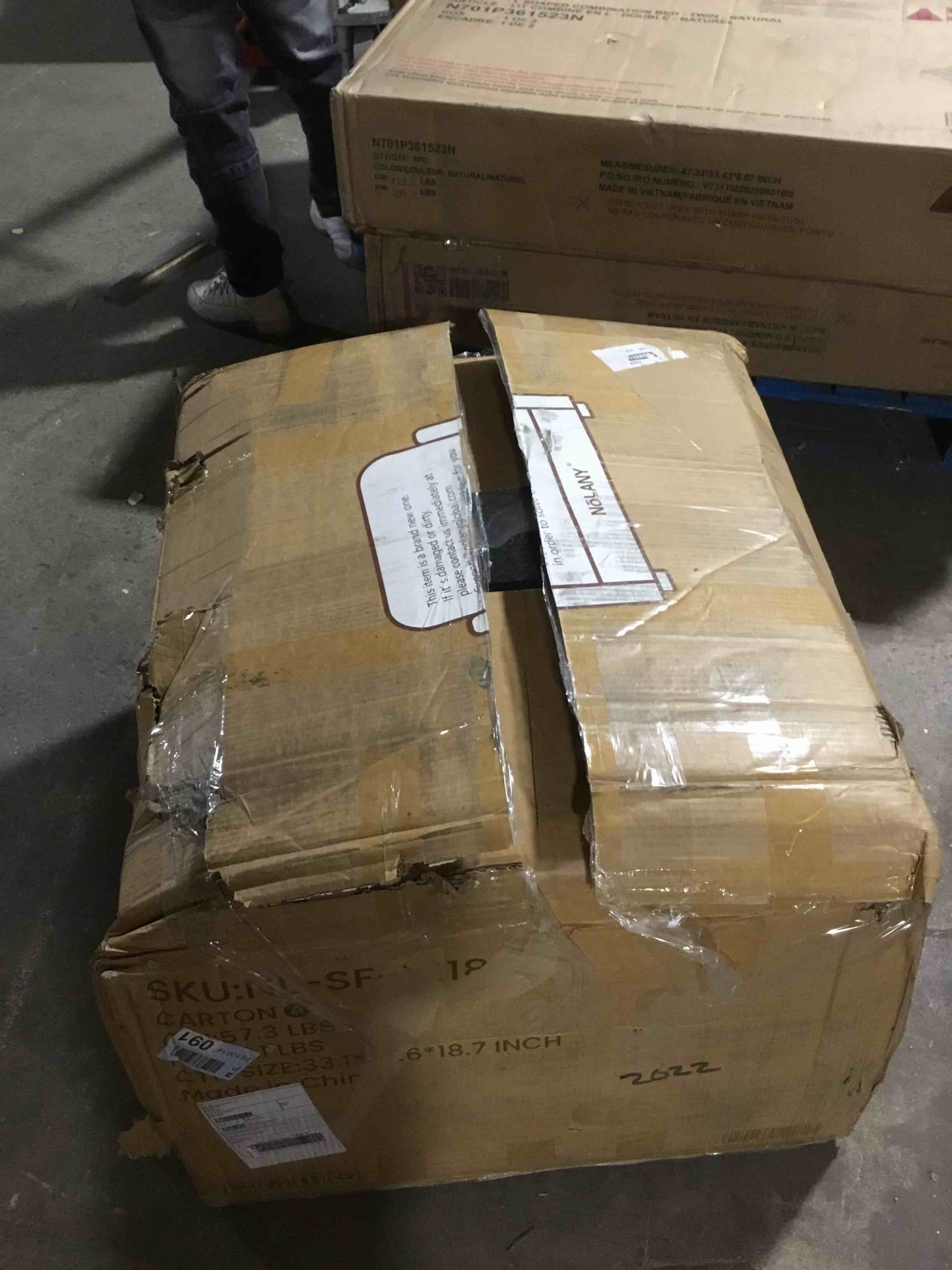 Condition photo showing New/Like New for Wade Logan Arms Sofá & Couch 