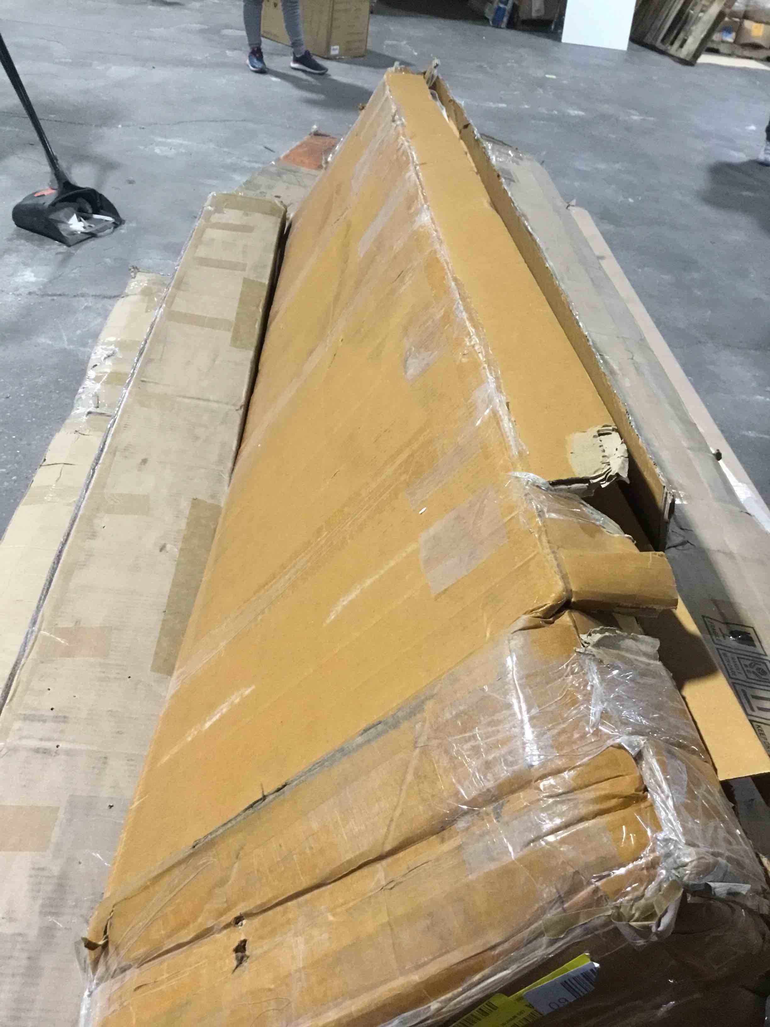 Condition photo showing New/Like New for Annys 1/2 Taylor Large Din Bench 