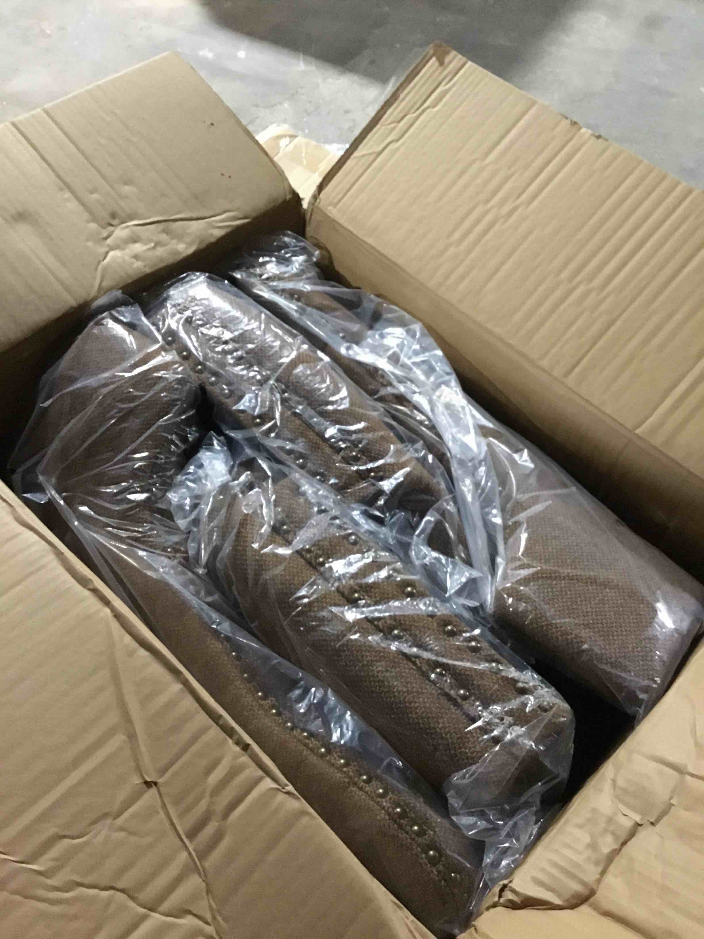 Condition photo showing New/Like New for Seita Tufted Leather Upholstered Wing Back Parsons Chair