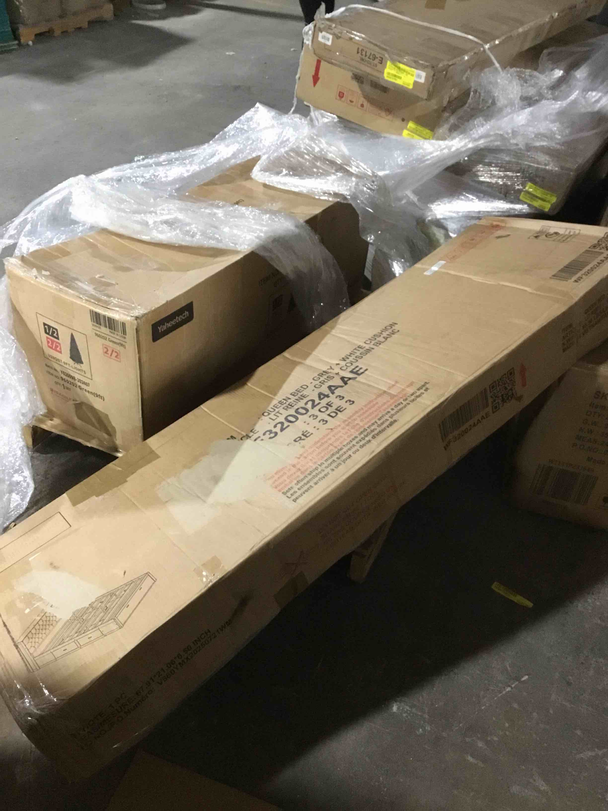 Condition photo showing New/Like New for Queen Size Wood Platform Bed with Storage Headboard and Footboard, Multifunctional Storage Bed Frame with 4 Drawers