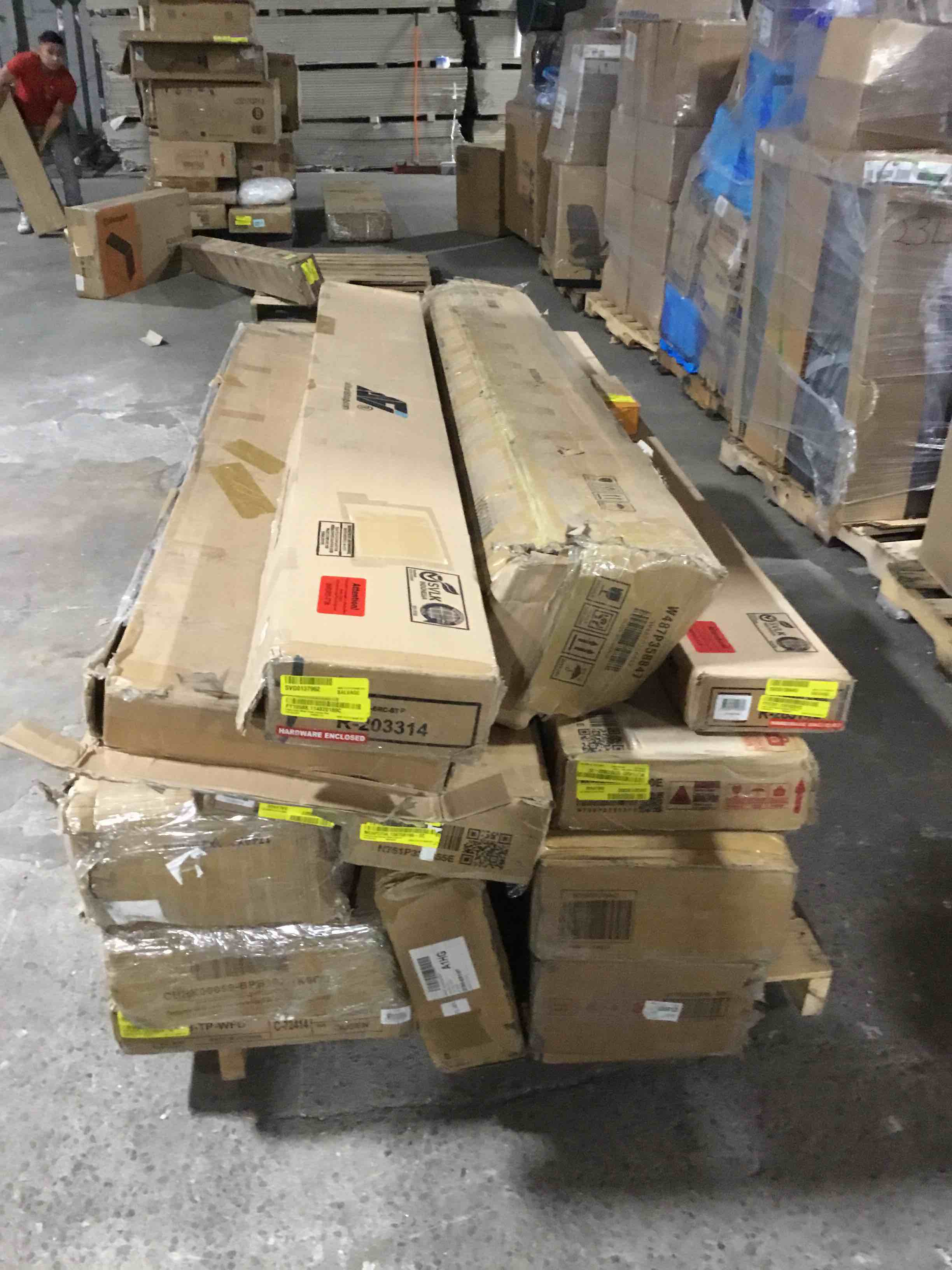 Condition photo showing Good Condition for Palet Lot Of 13 Boxes Riels, Bed Fundation 