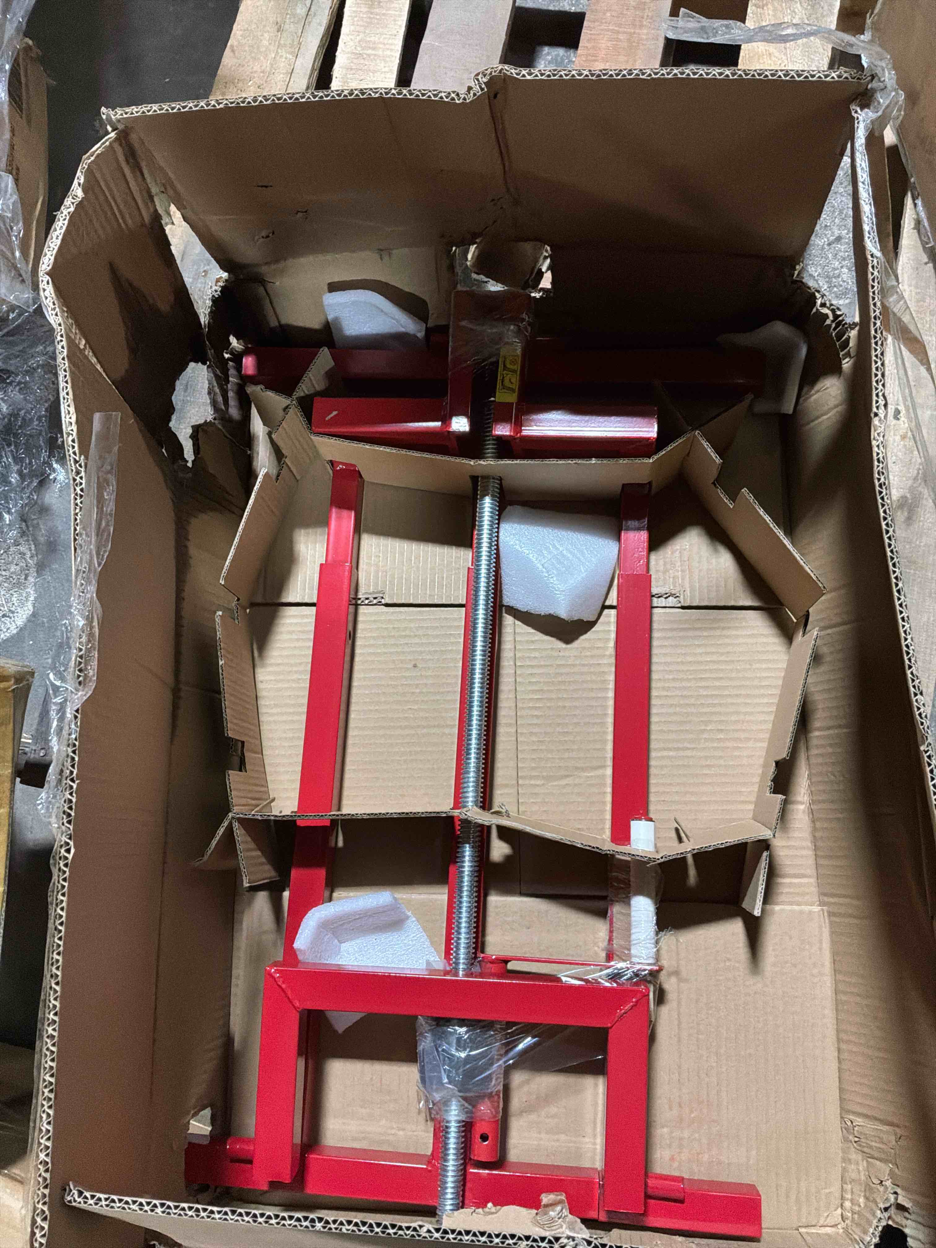 Condition photo showing Good Condition for Adjustable Lawn Mower Lift for Riding Tractors, 800 lbs Capacity, 45° Tilt, Universal Lift for Lawn Tractors, Ride-On Mowers, and Cleaning (Red)