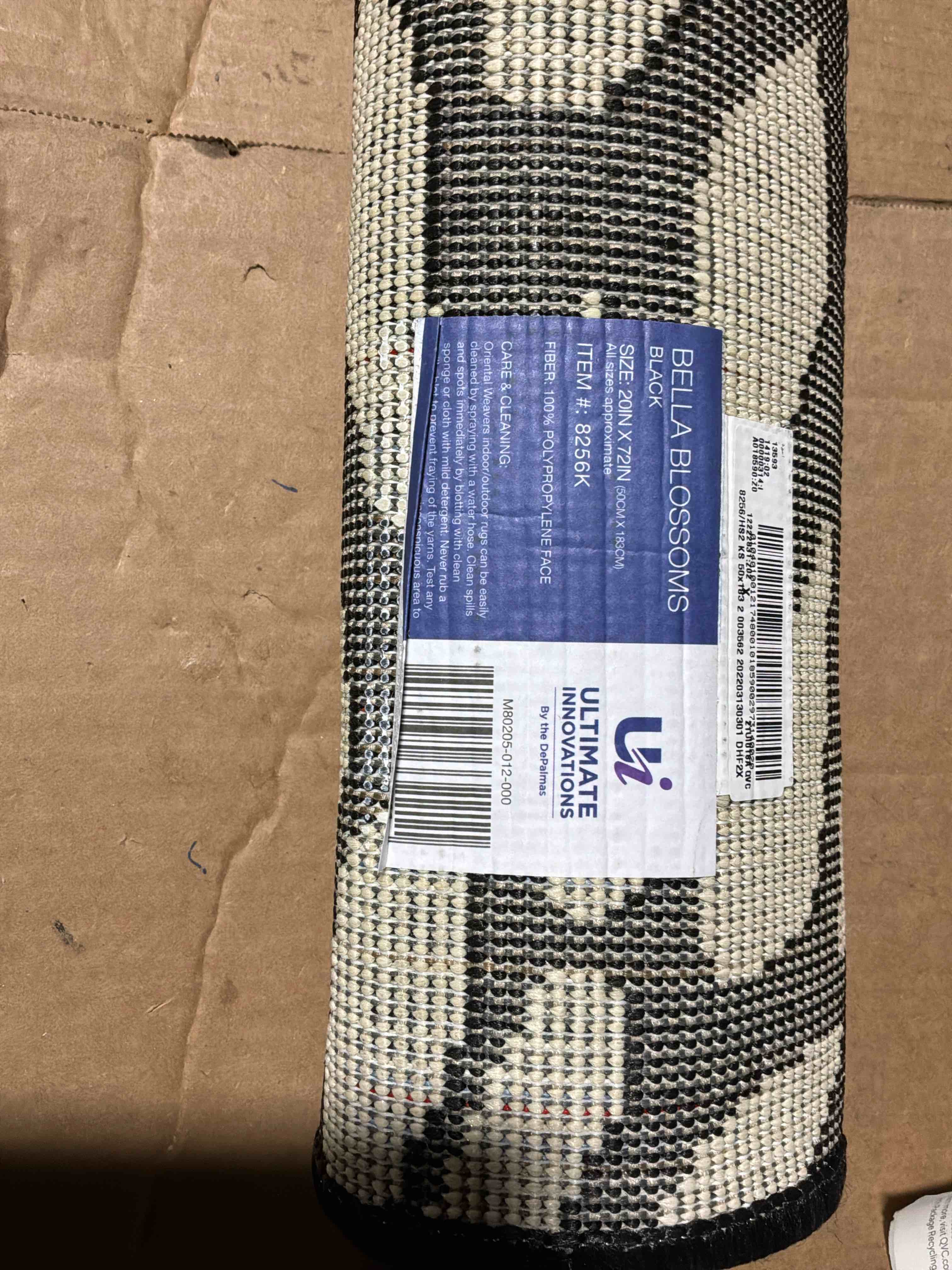 ultimate innovations bella blossoms indoor/outdoor runner, black with white leaves