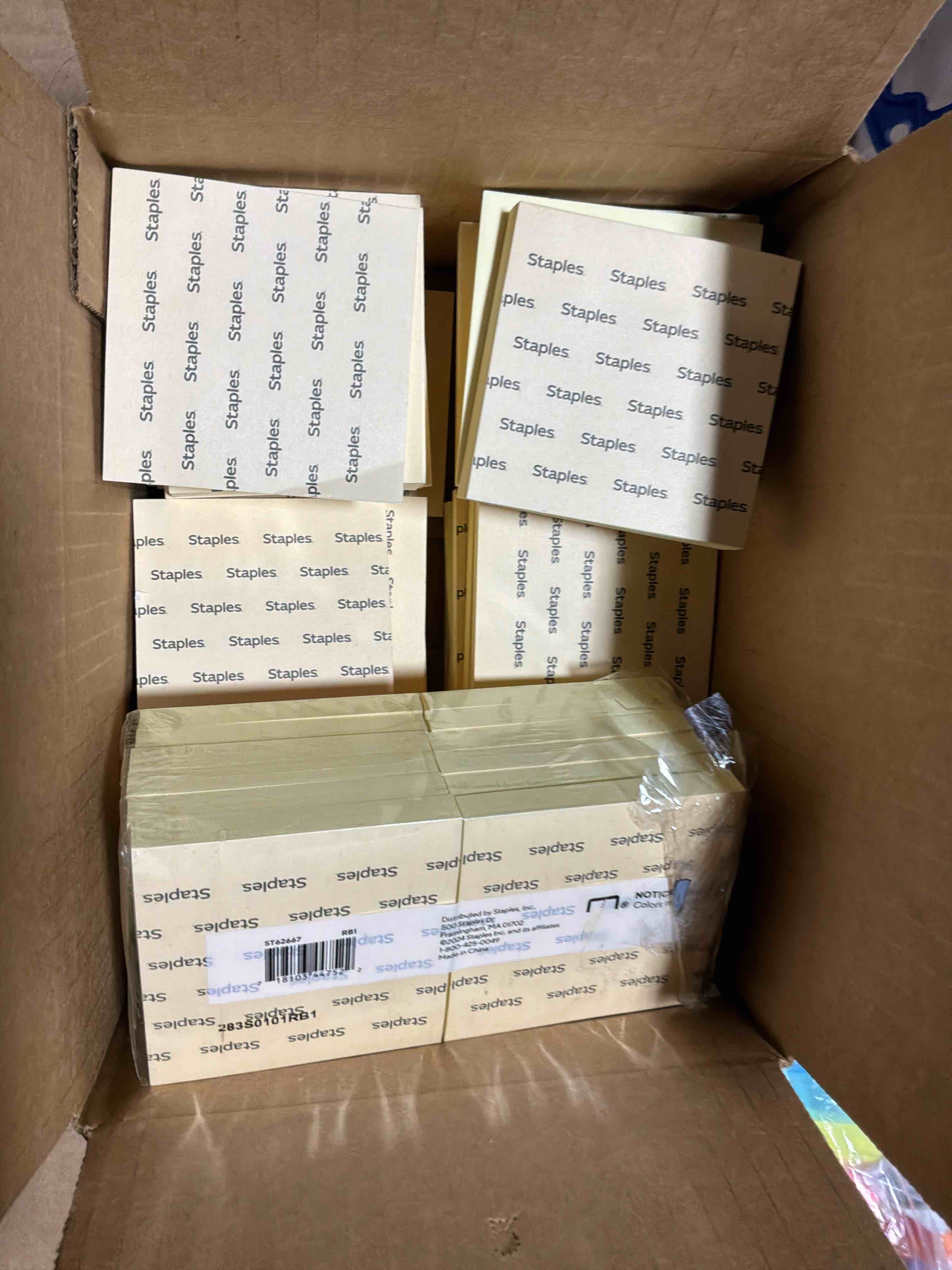 Condition photo showing New/Like New for Staples Stickies Recycled Notes Blank 3  x 3  Yellow 18 Pads/PK (S-33YR18) 860852