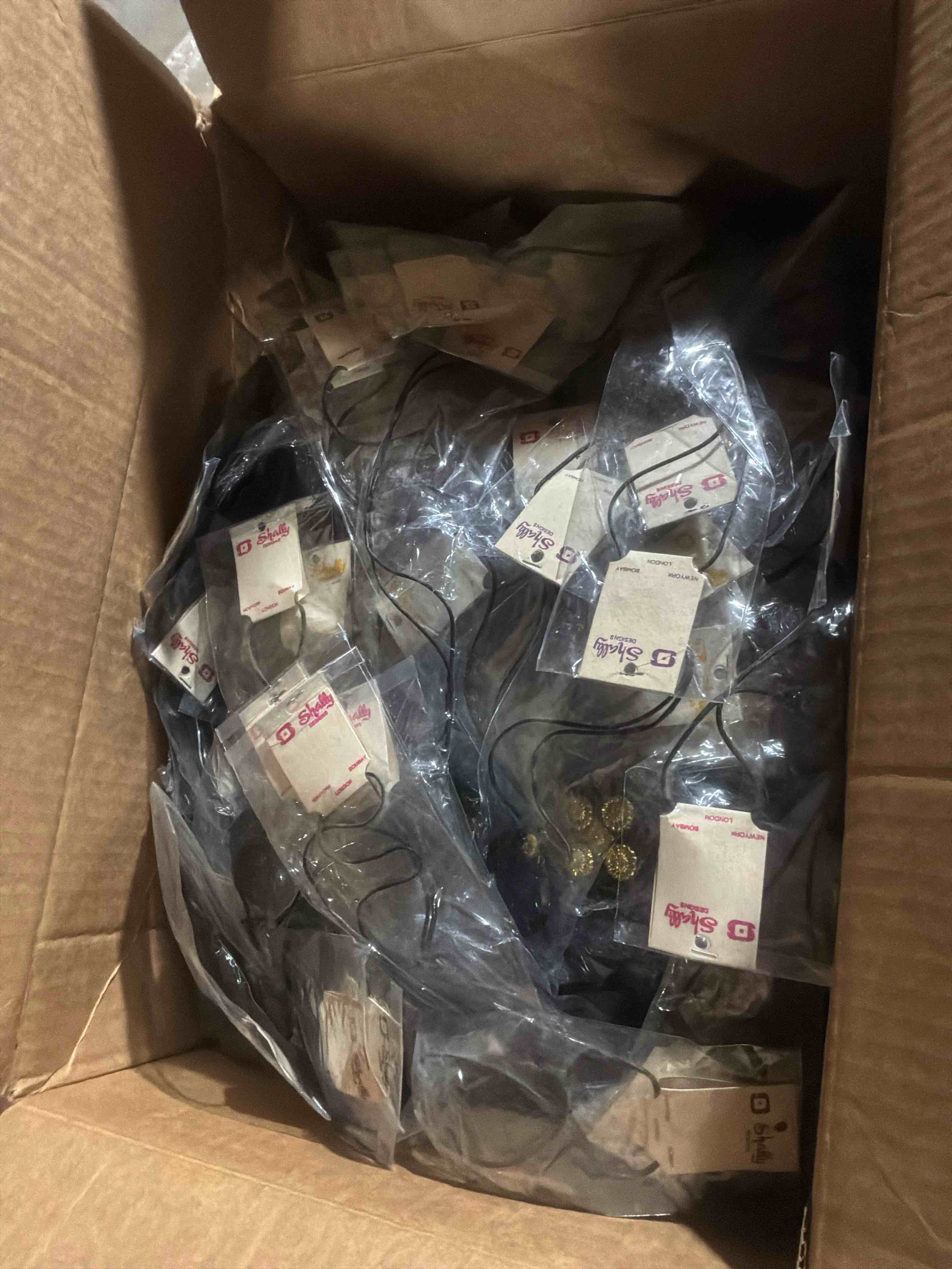 Condition photo showing Good Condition for box lot of miscellaneous items 