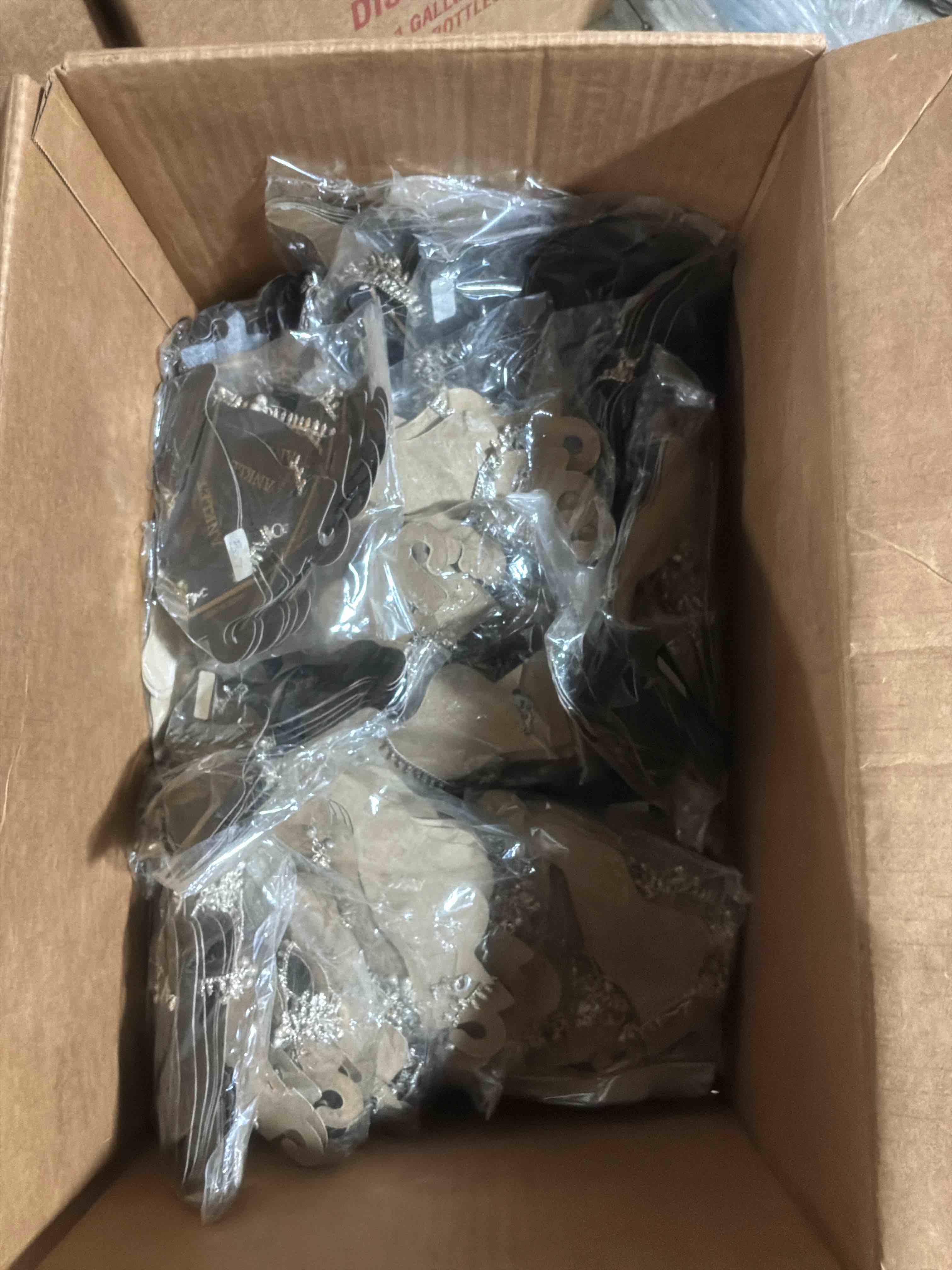 Condition photo showing Good Condition for box lot of miscellaneous items 