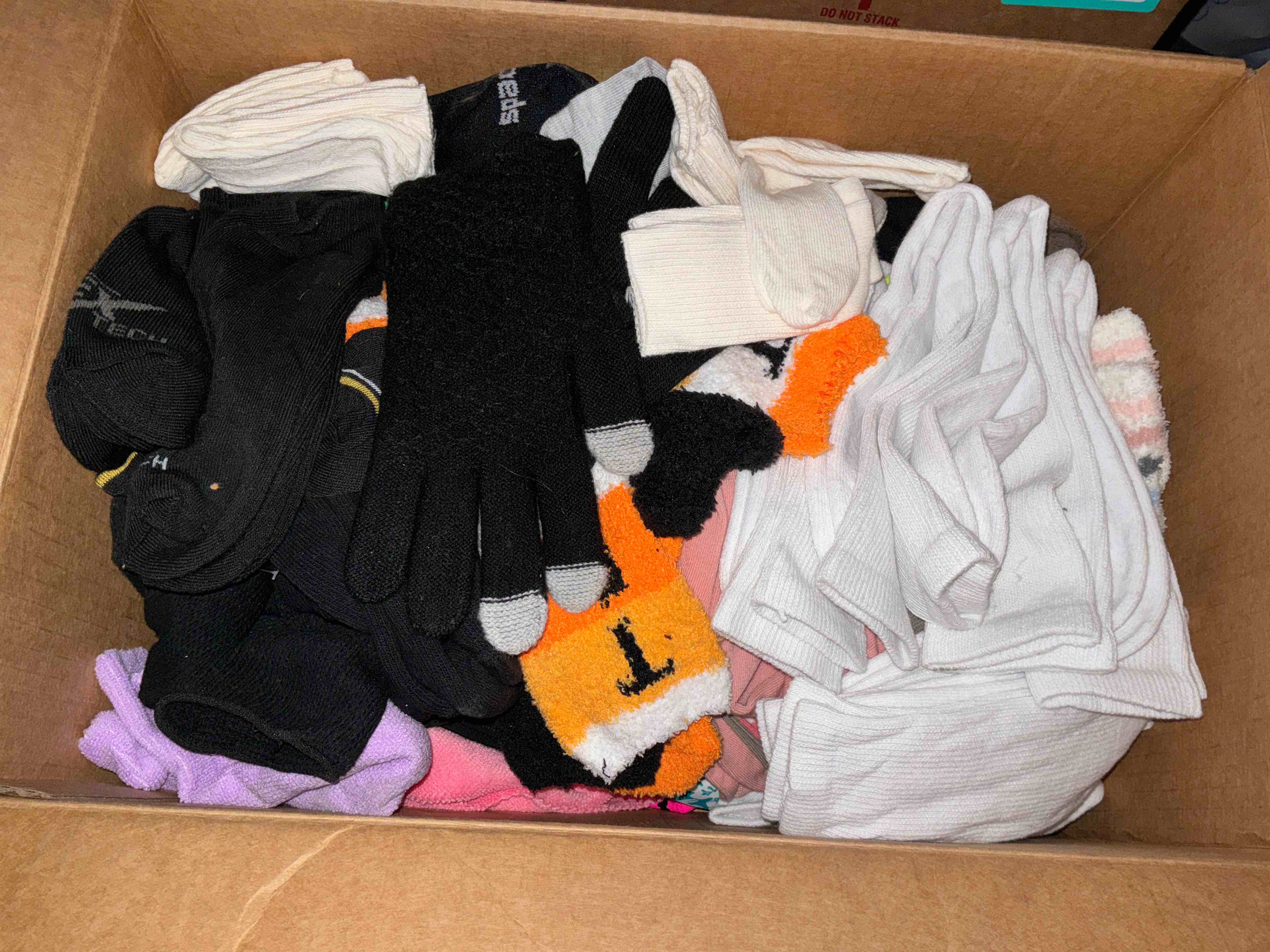 Condition photo showing Good Condition for box lot of miscellaneous items 