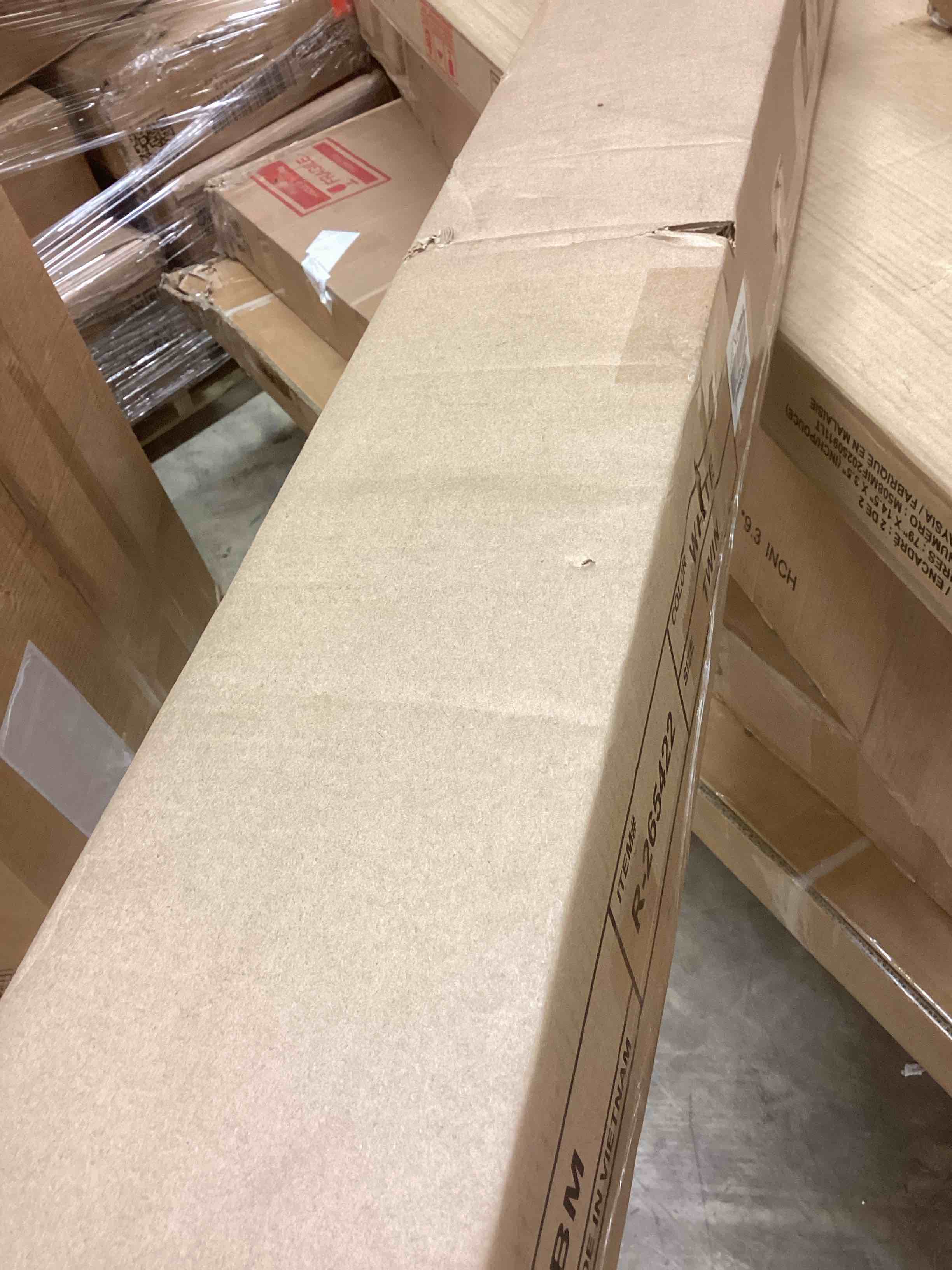 Condition photo showing Good Condition for henrich kids with trundle ,twin (incomplete one box only)