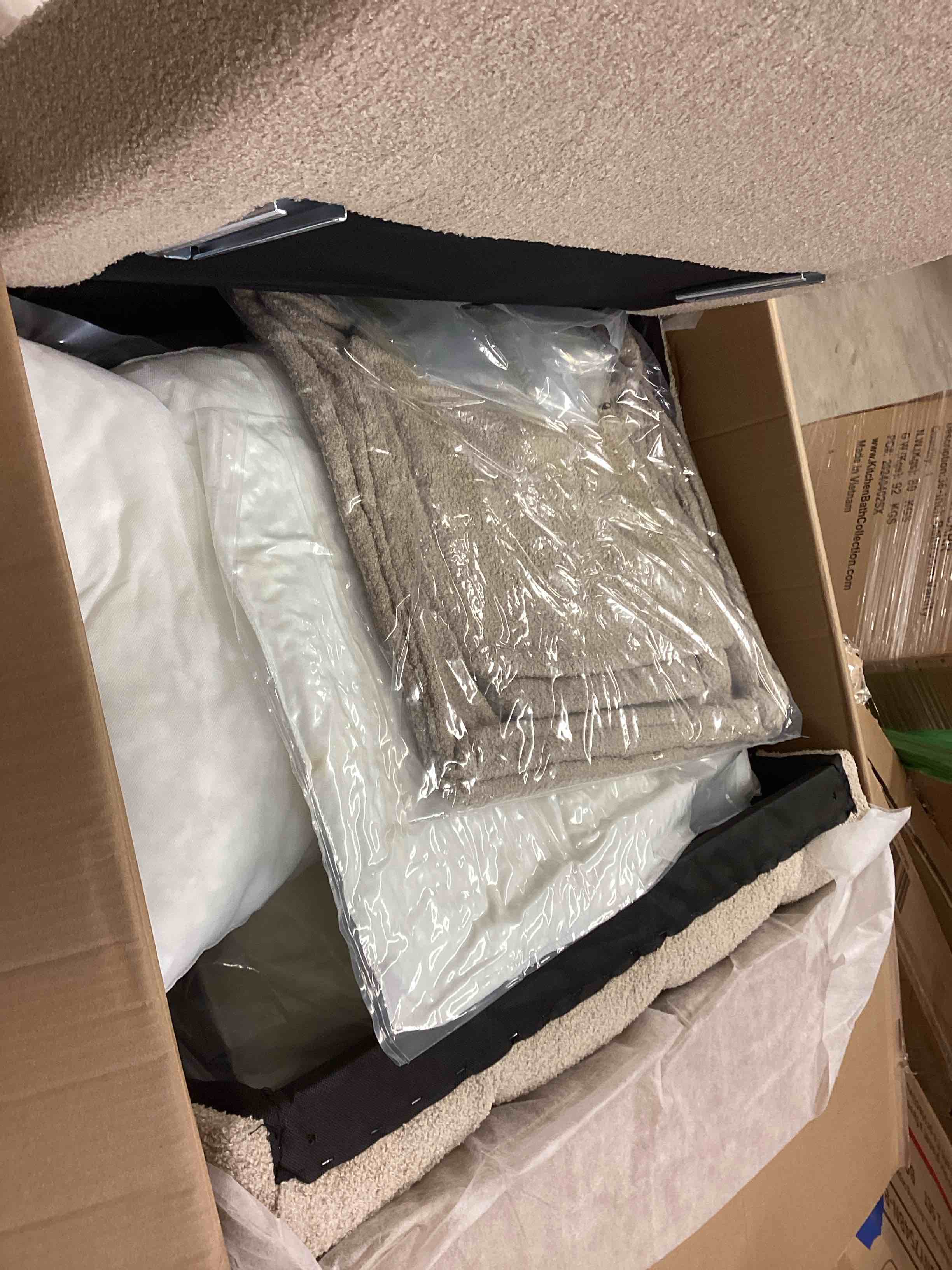 https://s3.amazonaws.com/lotting-images-prod/bidfta/TEA4411169_1776798487978.jpeg