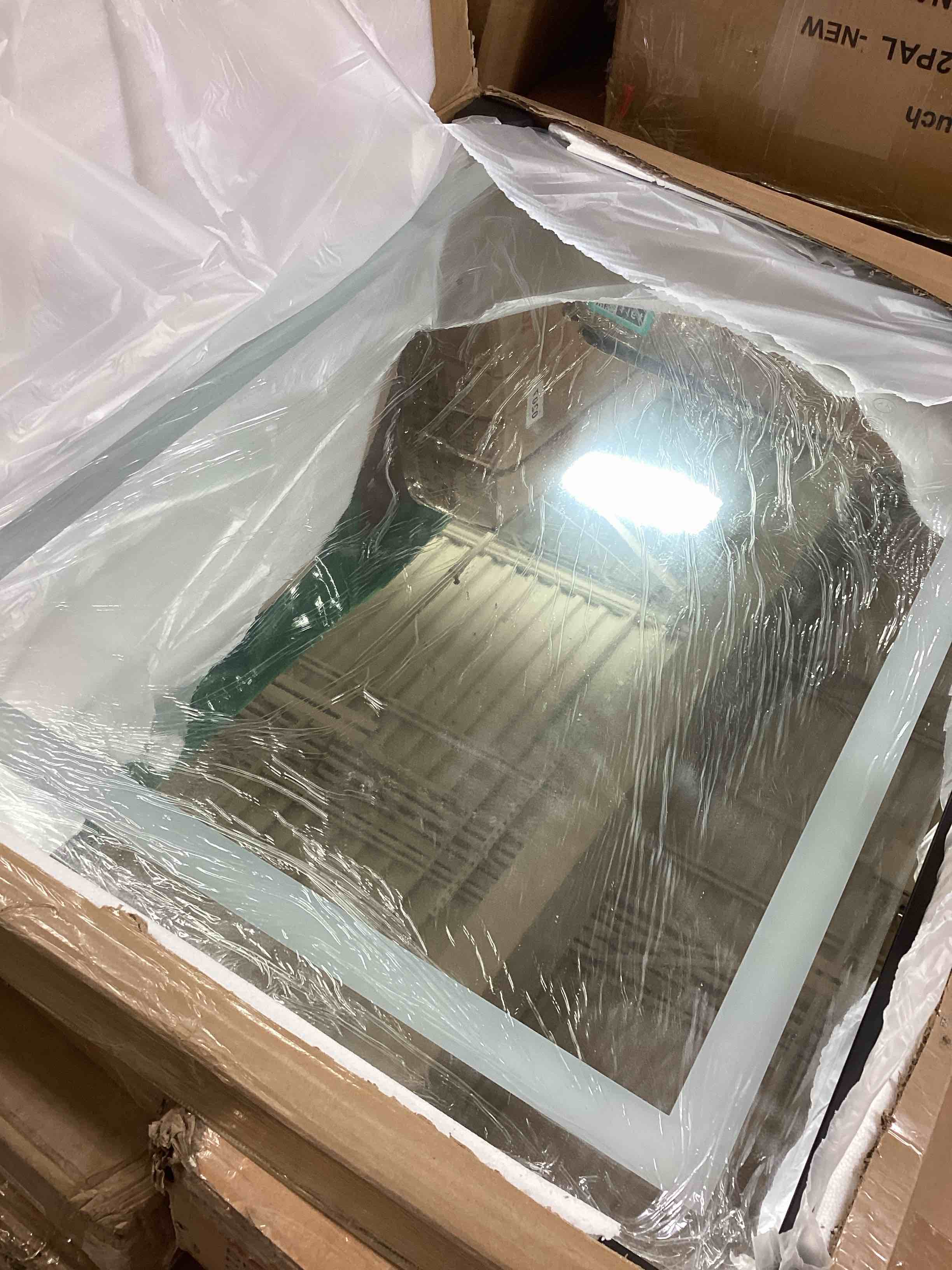 Condition photo showing Good Condition for led light bathroom mirror  l002jb6090