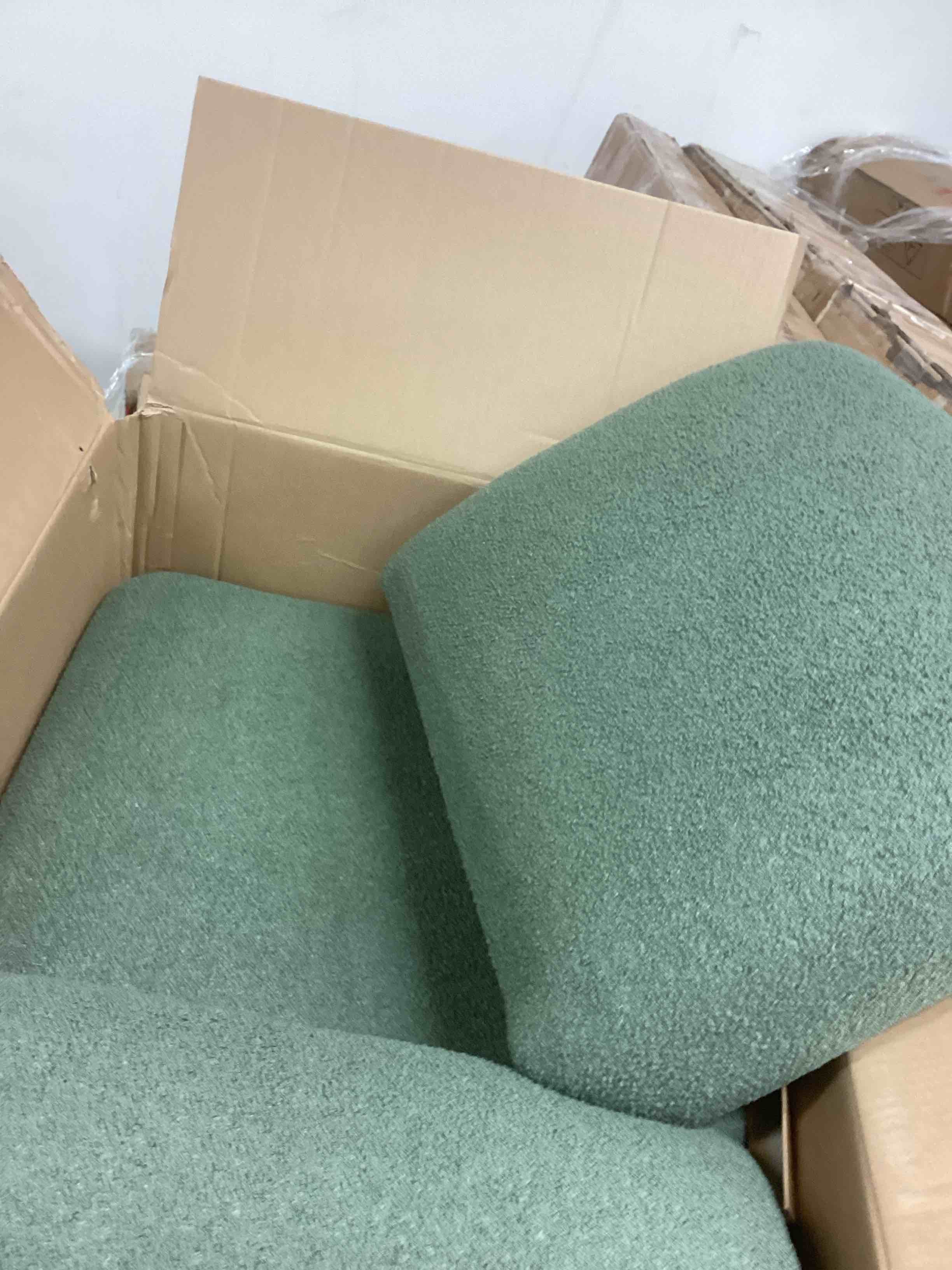Condition photo showing Good Condition for ballyrobert 4 - piece upholstered sectional teddy (incomplete one box only)