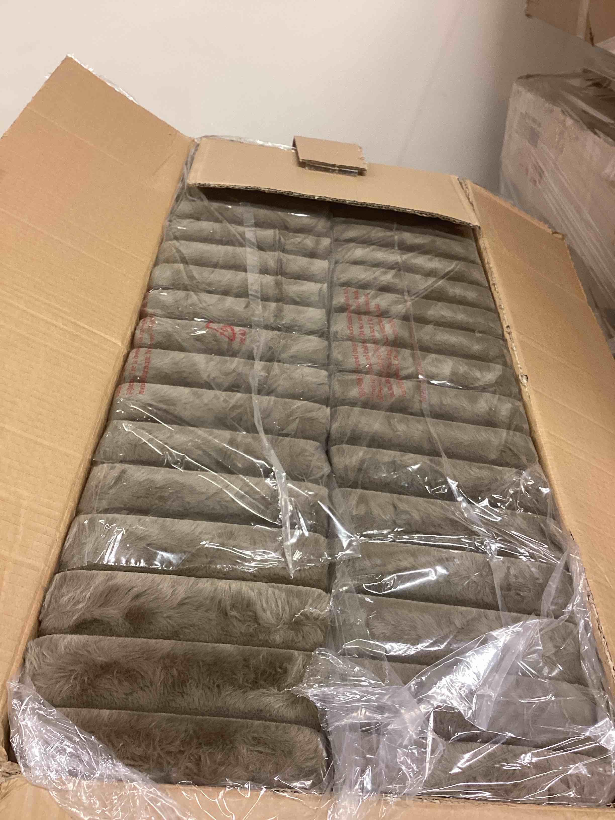 Condition photo showing Good Condition for corduroy lounge chaise (incomplete left and right arms only)