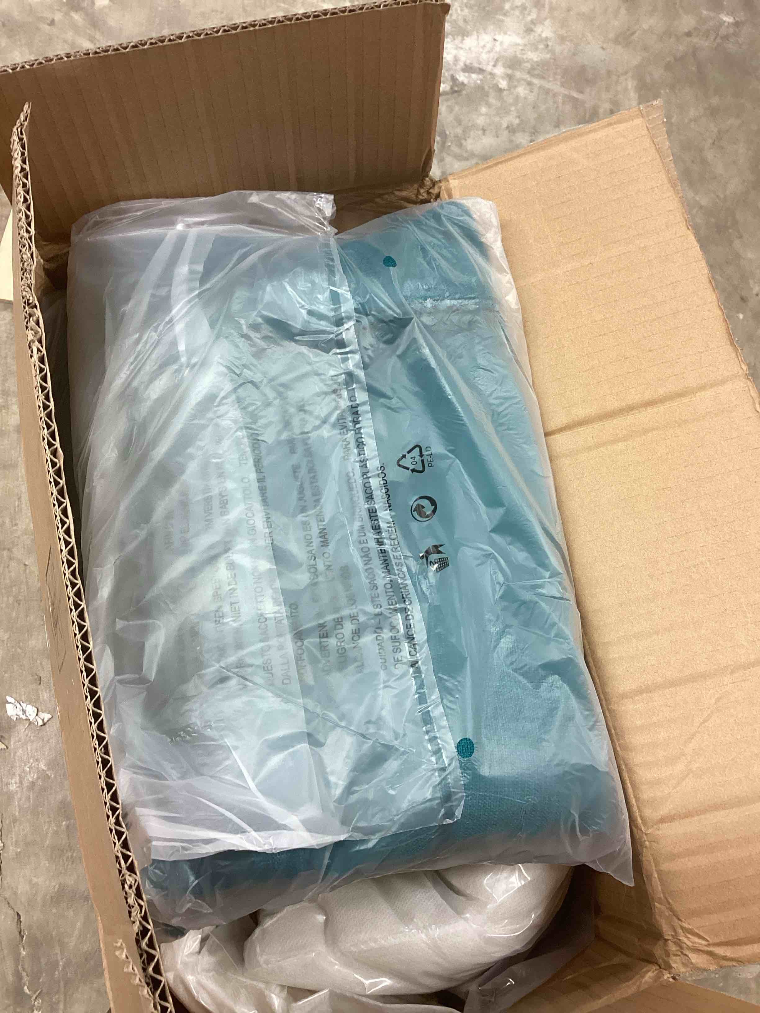 Condition photo showing New/Like New for deb outdoor 6" thick cushion set - back cushions and seat cushion