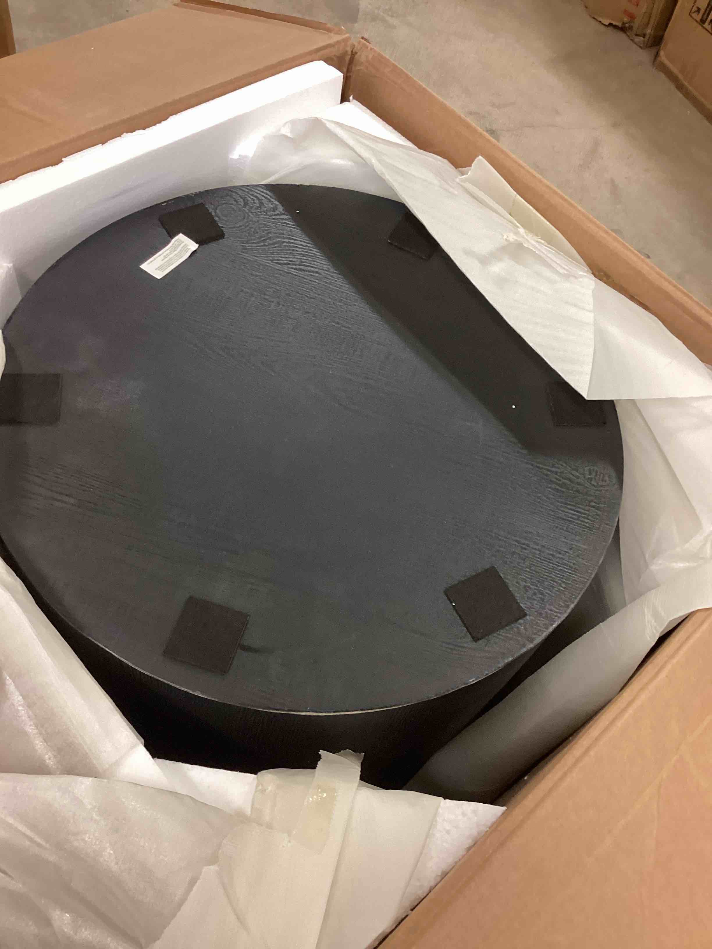 Condition photo showing Good Condition for 42" round pedestal dining table 