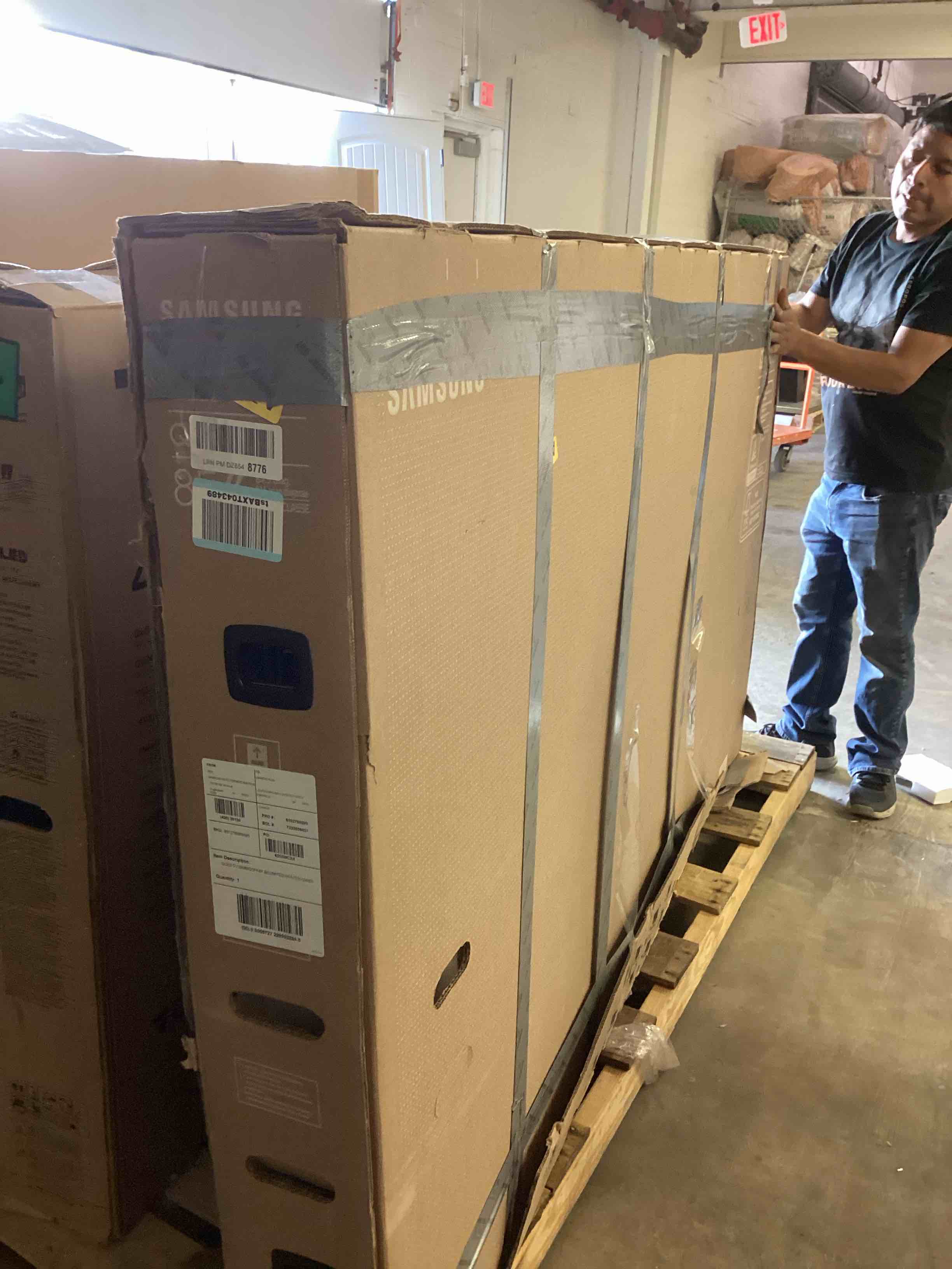 Condition photo showing As Is for samsung 85-inch class 4k crystal uhd du8000 series hdr smart tv w/object tracking sound lite, motion xcelerator 120hz, ultra slim design, gaming hub, alexa built-in (un85du8000, 2024 model)