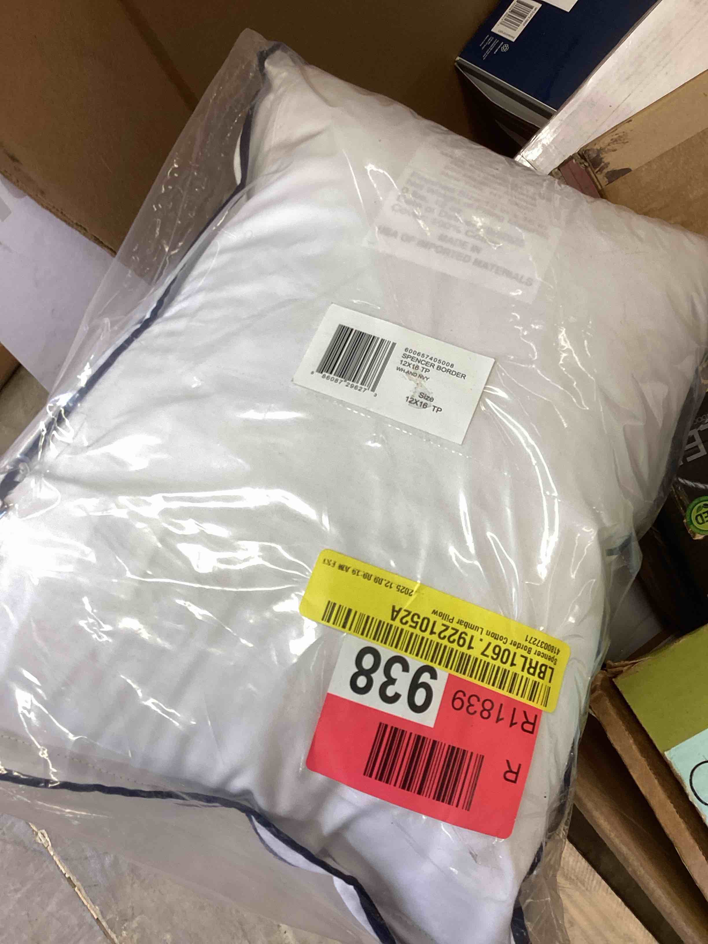 Condition photo showing New/Like New for lauren ralph lauren spencer sateen border decorative pillow, 12" x 16" bedding